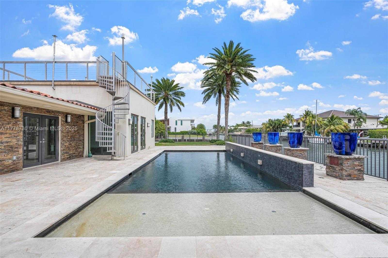 Small Image of 12605 CYPRUS RD, North Miami Number 36