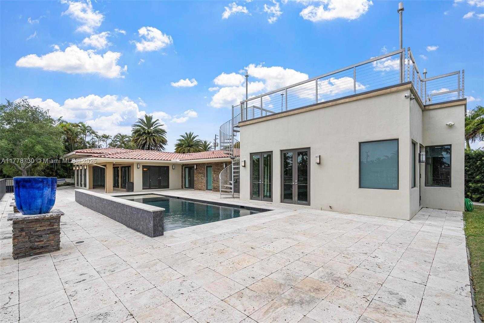 Small Image of 12605 CYPRUS RD, North Miami Number 38