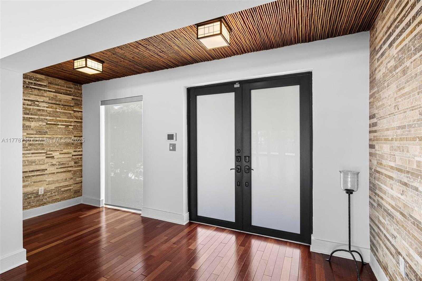 Small Image of 12605 CYPRUS RD, North Miami Number 6