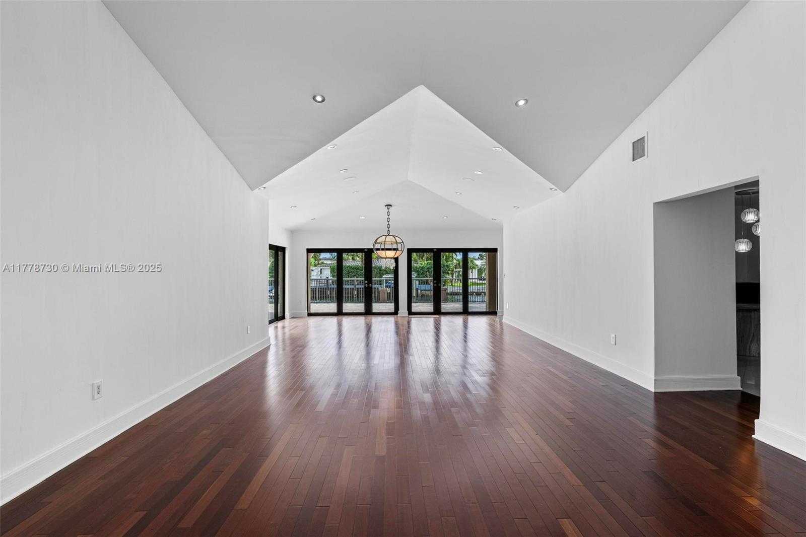 Small Image of 12605 CYPRUS RD, North Miami Number 7