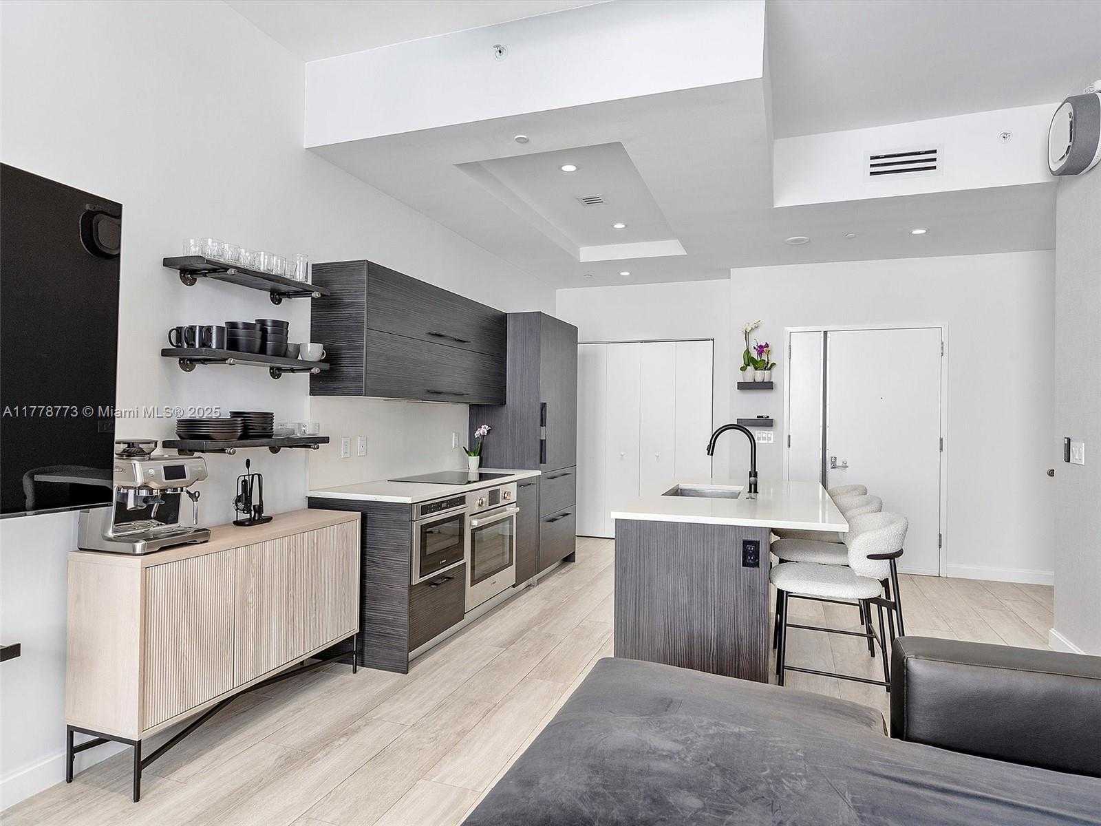 Small Image of 55 SOUTH WEST 9TH ST #4309, Miami Number 3
