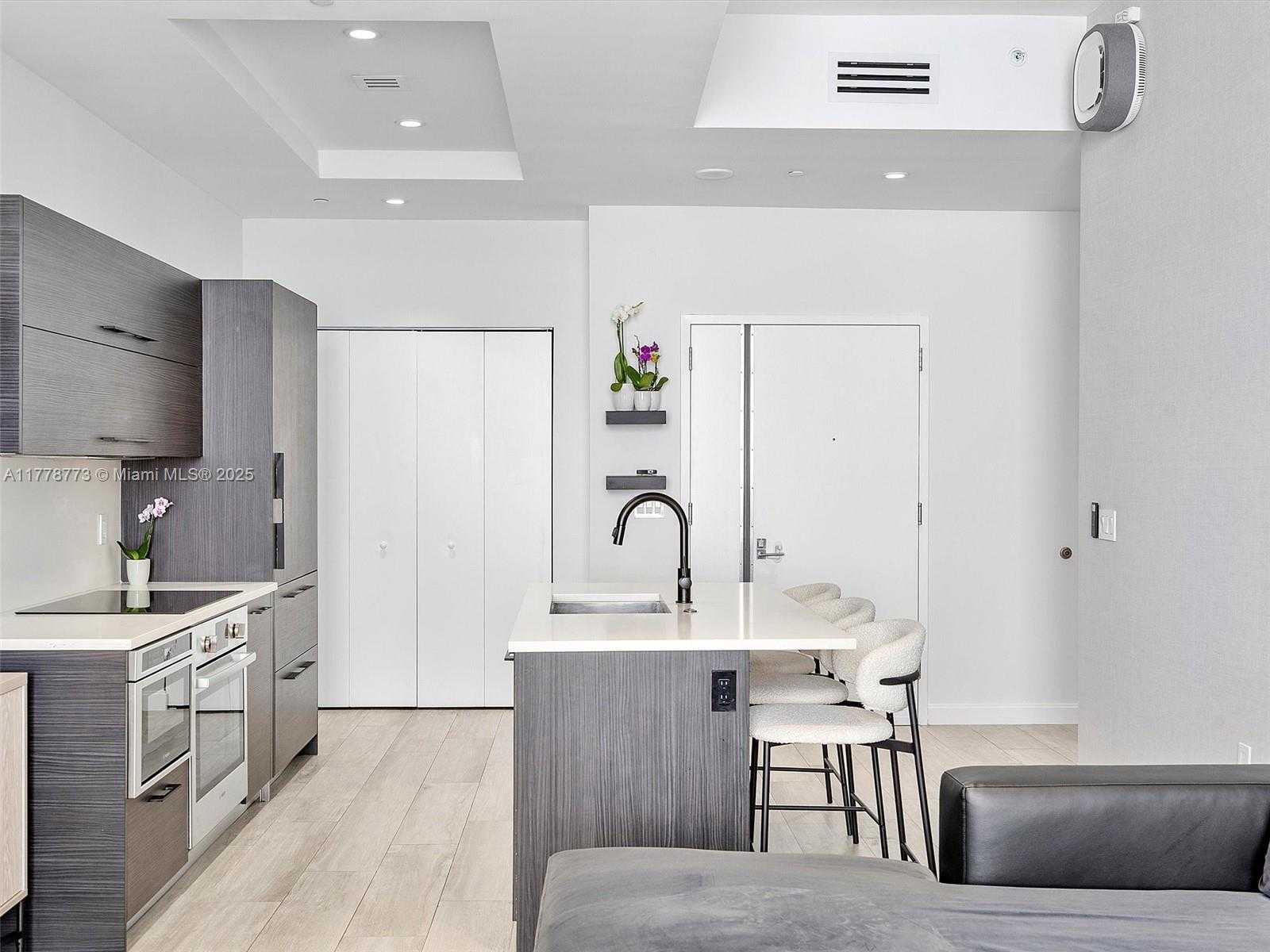 Small Image of 55 SOUTH WEST 9TH ST #4309, Miami Number 6