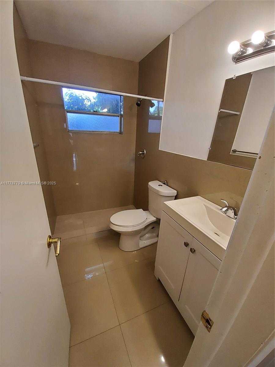 Small Image of 2621 GRANT ST #8A, Hollywood Number 10