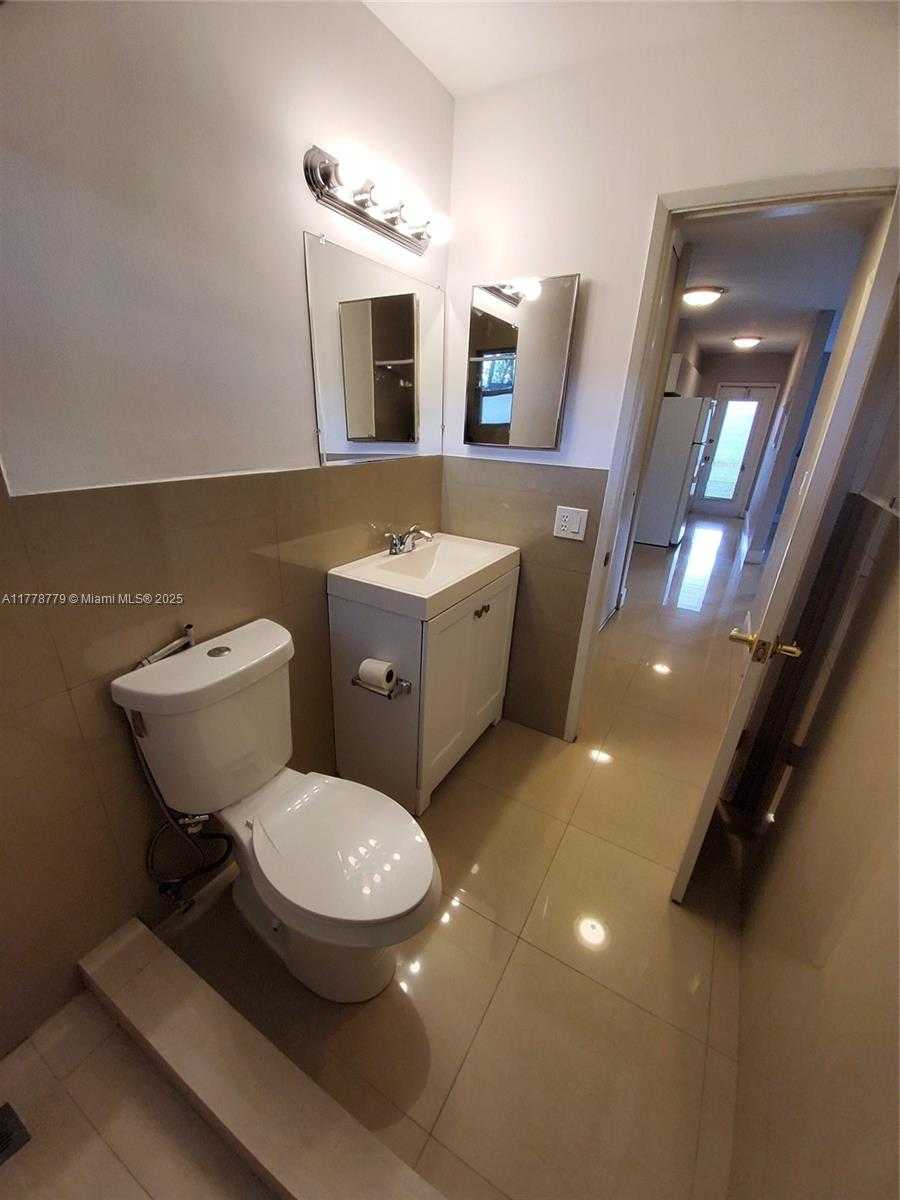 Small Image of 2621 GRANT ST #8A, Hollywood Number 11
