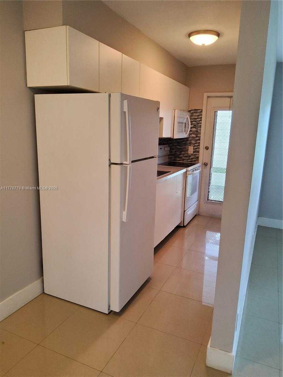 Small Image of 2621 GRANT ST #8A, Hollywood Number 2