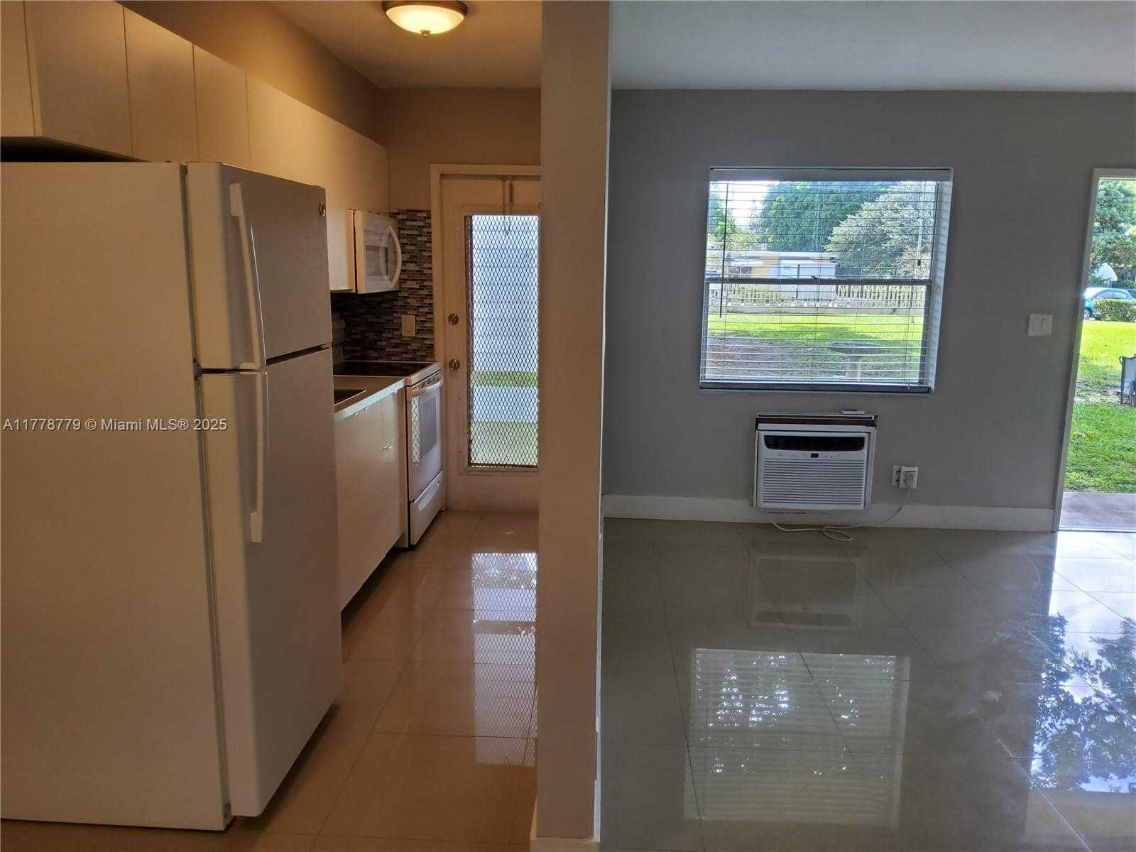 Small Image of 2621 GRANT ST #8A, Hollywood Number 4
