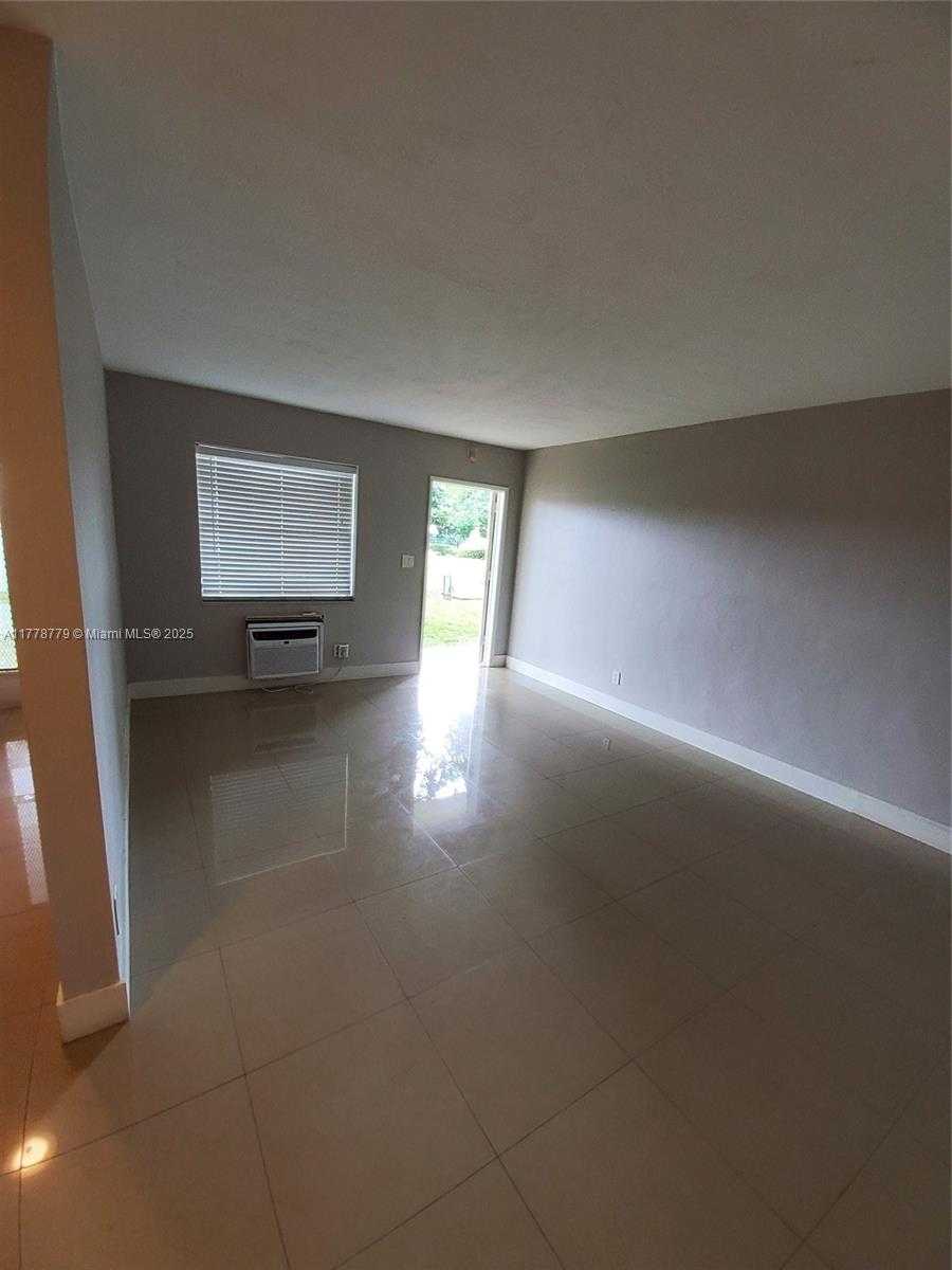Small Image of 2621 GRANT ST #8A, Hollywood Number 5