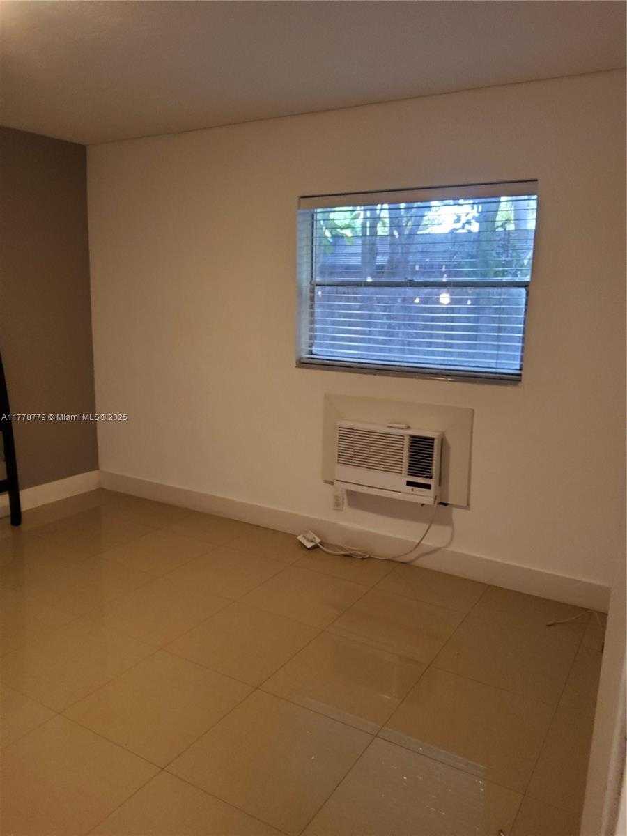 Small Image of 2621 GRANT ST #8A, Hollywood Number 7