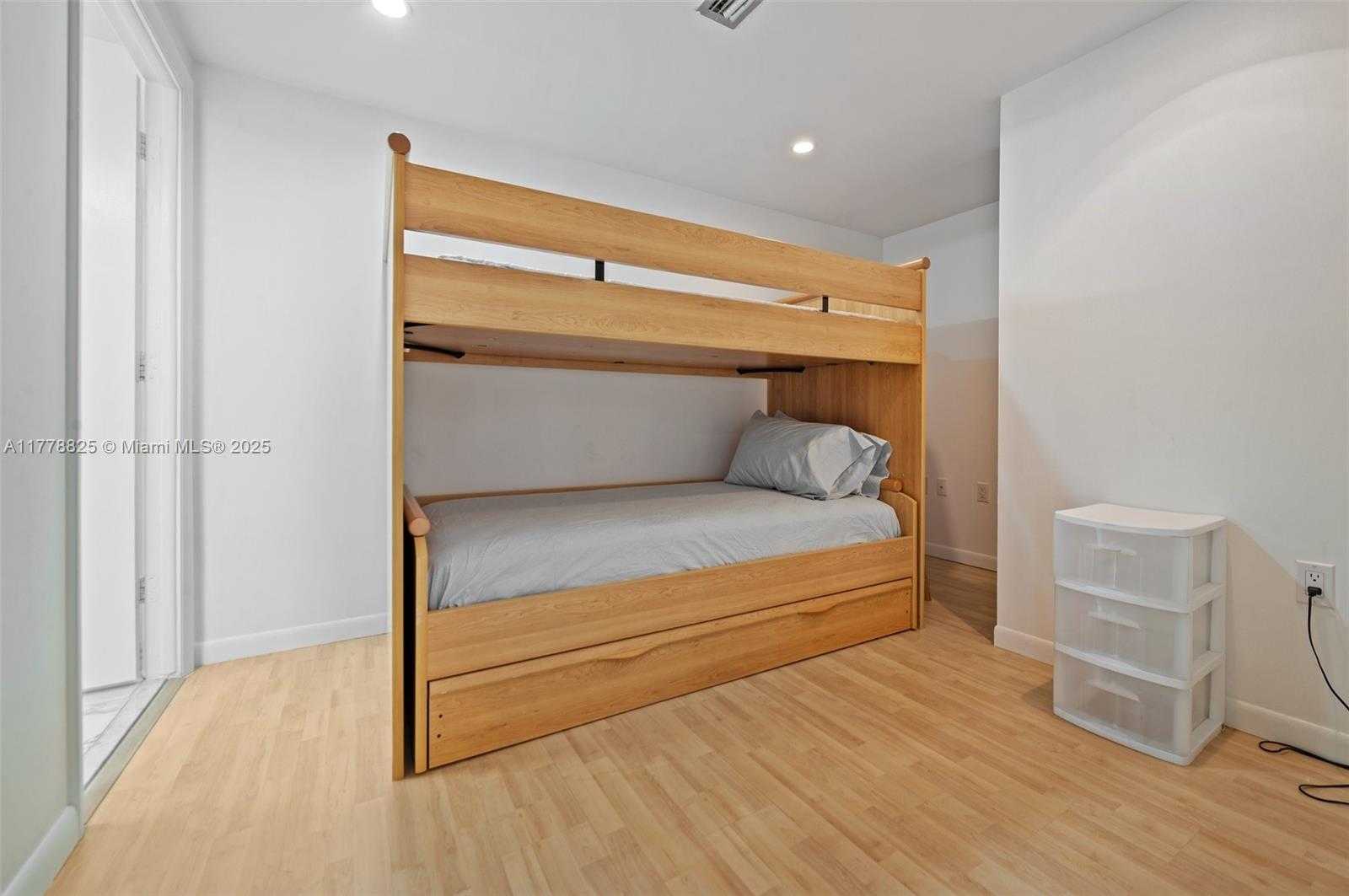 Small Image of 10155 COLLINS AVE #607, Bal Harbour Number 28