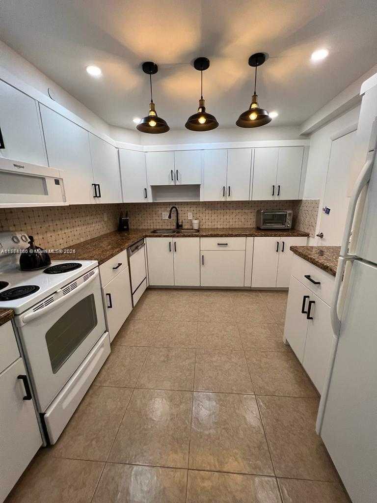Small Image of 10150 COLLINS AVE #204S, Bal Harbour Number 5