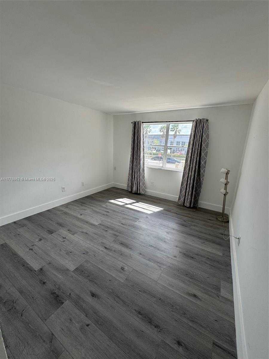 Small Image of 4420 NORTH WEST 79TH AVE #2E, Doral Number 11