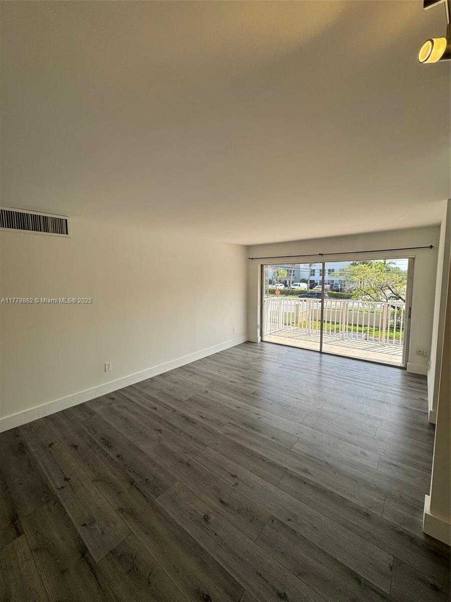 Small Image of 4420 NORTH WEST 79TH AVE #2E, Doral Number 3