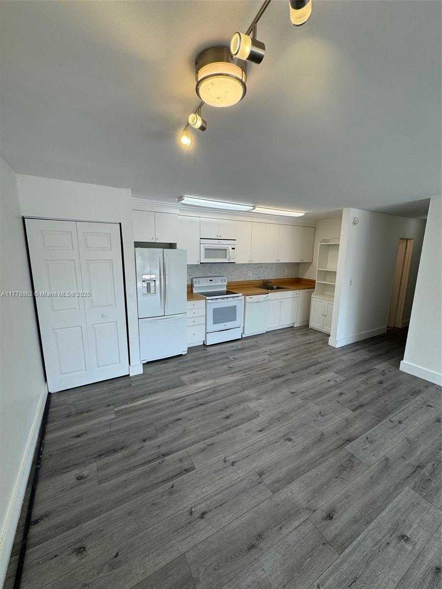 Small Image of 4420 NORTH WEST 79TH AVE #2E, Doral Number 4