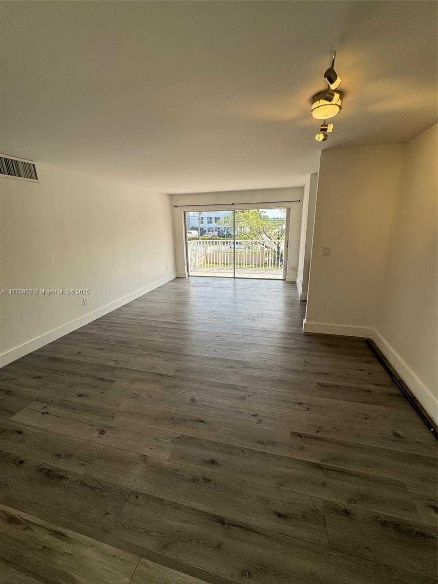 Small Image of 4420 NORTH WEST 79TH AVE #2E, Doral Number 6