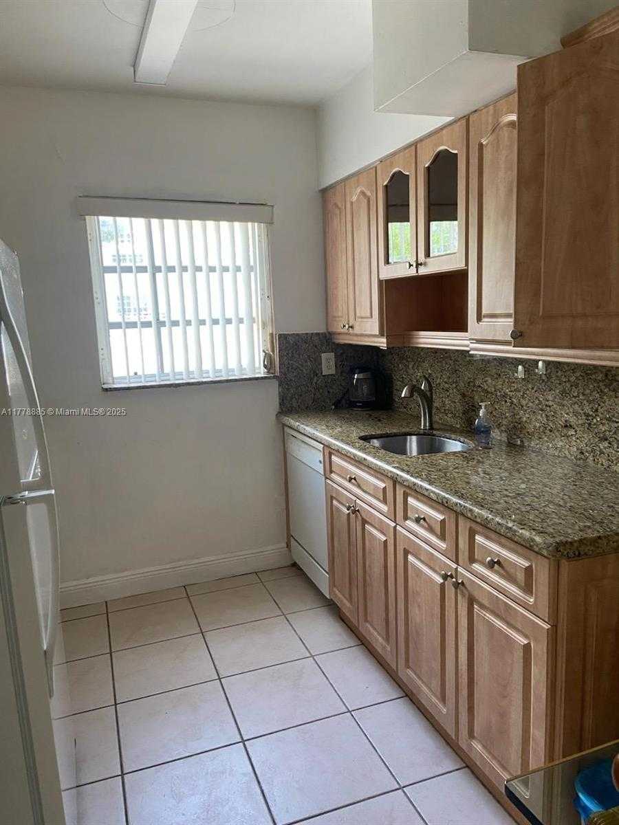 Small Image of 6511 SANTONA ST #C2, Coral Gables Number 2