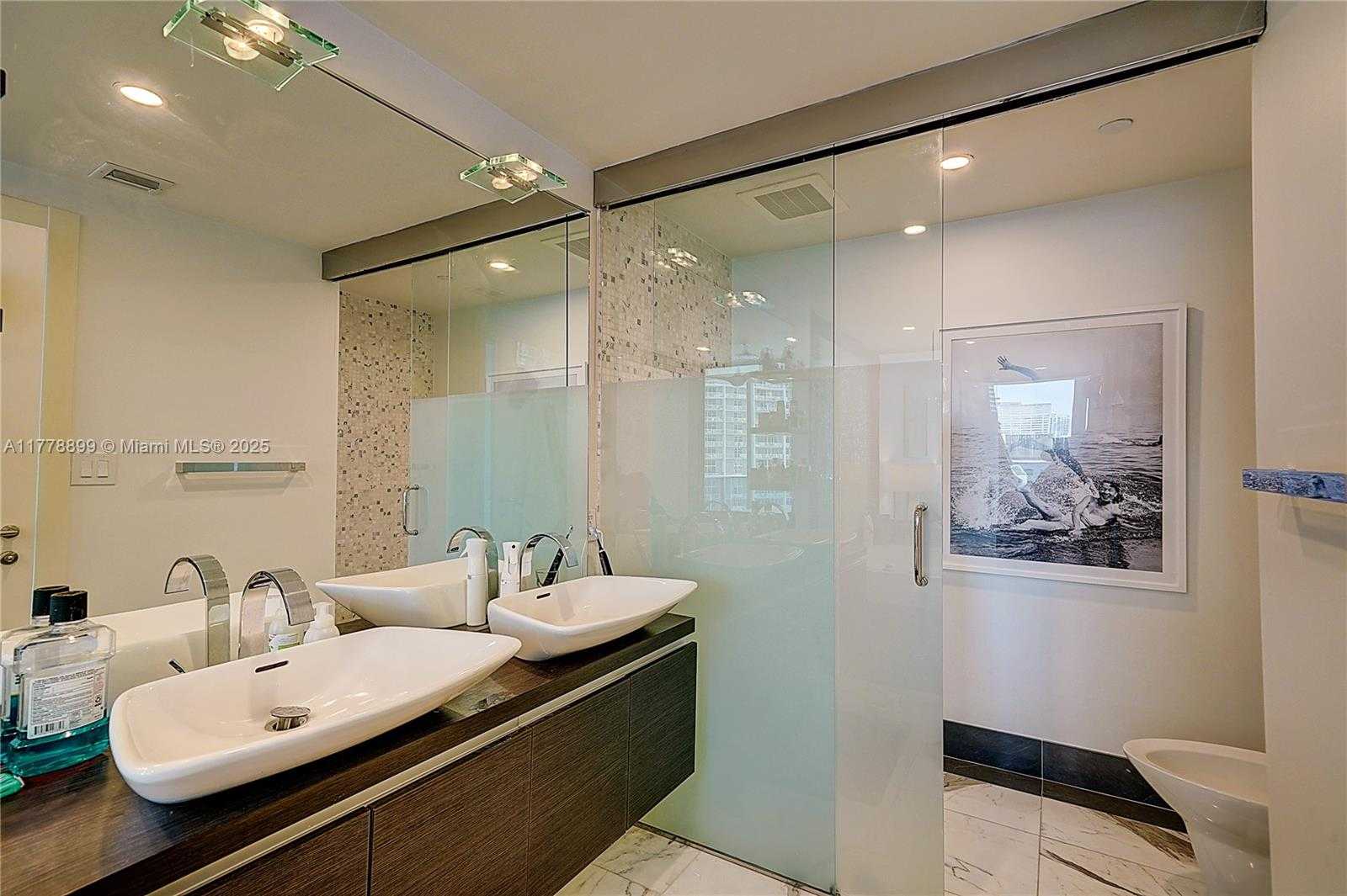 Small Image of 200 BISCAYNE BOULEVARD WAY #1408, Miami Number 14