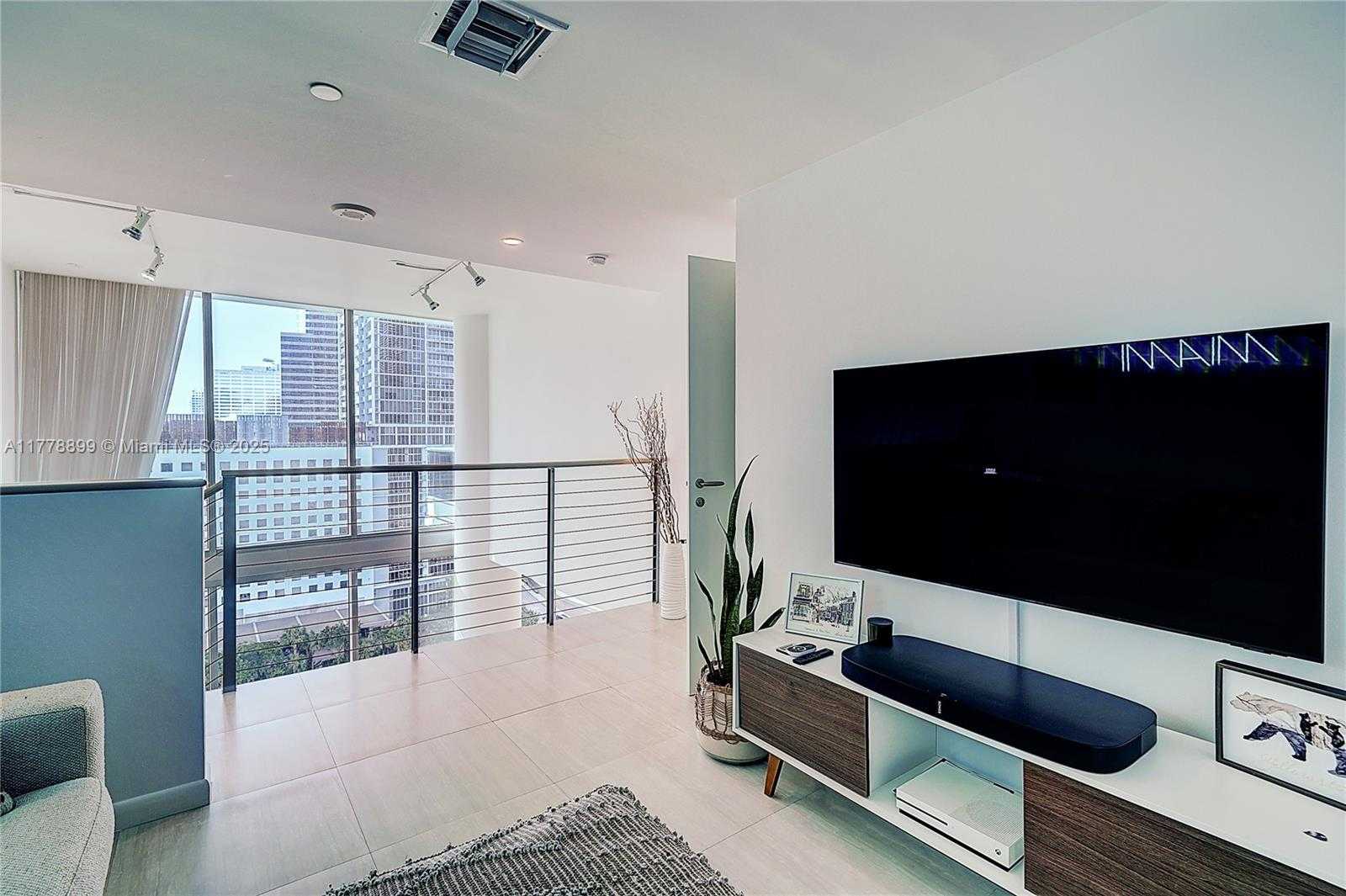 Small Image of 200 BISCAYNE BOULEVARD WAY #1408, Miami Number 17