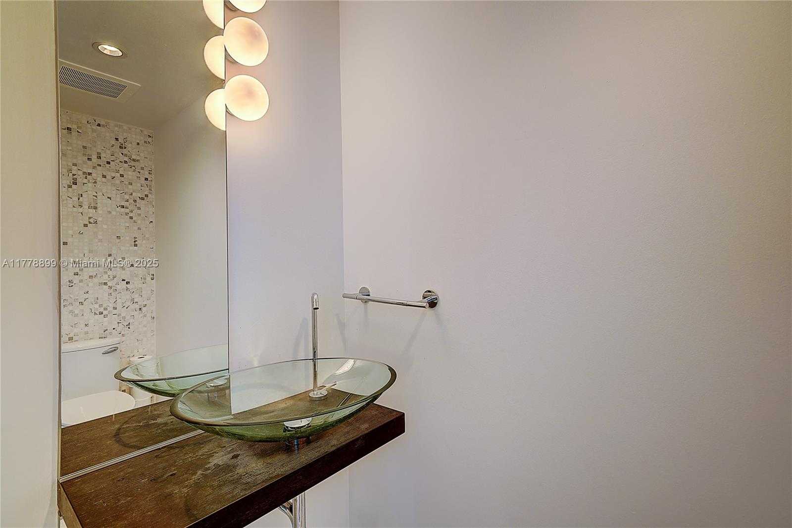 Small Image of 200 BISCAYNE BOULEVARD WAY #1408, Miami Number 18