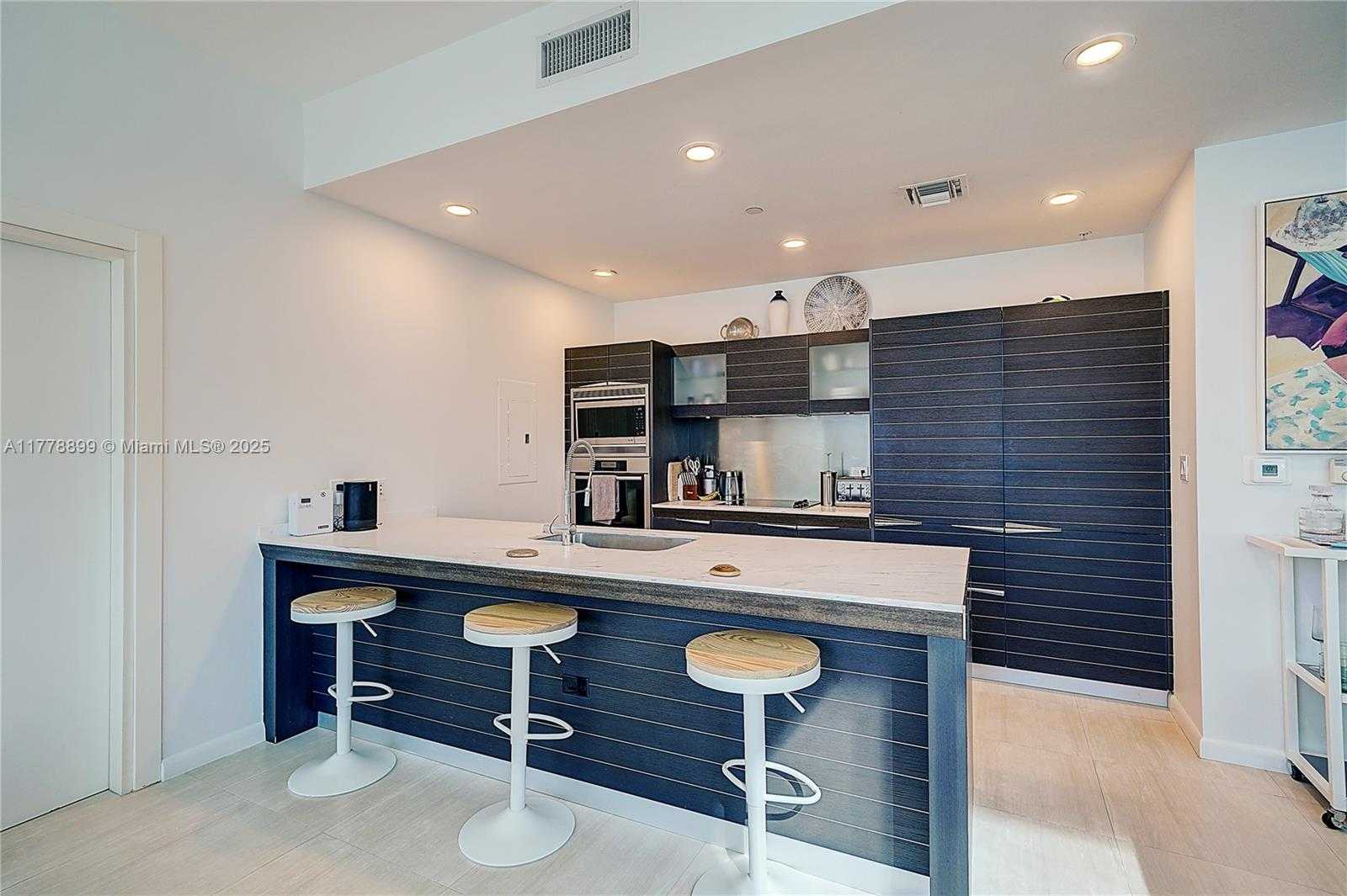 Small Image of 200 BISCAYNE BOULEVARD WAY #1408, Miami Number 9