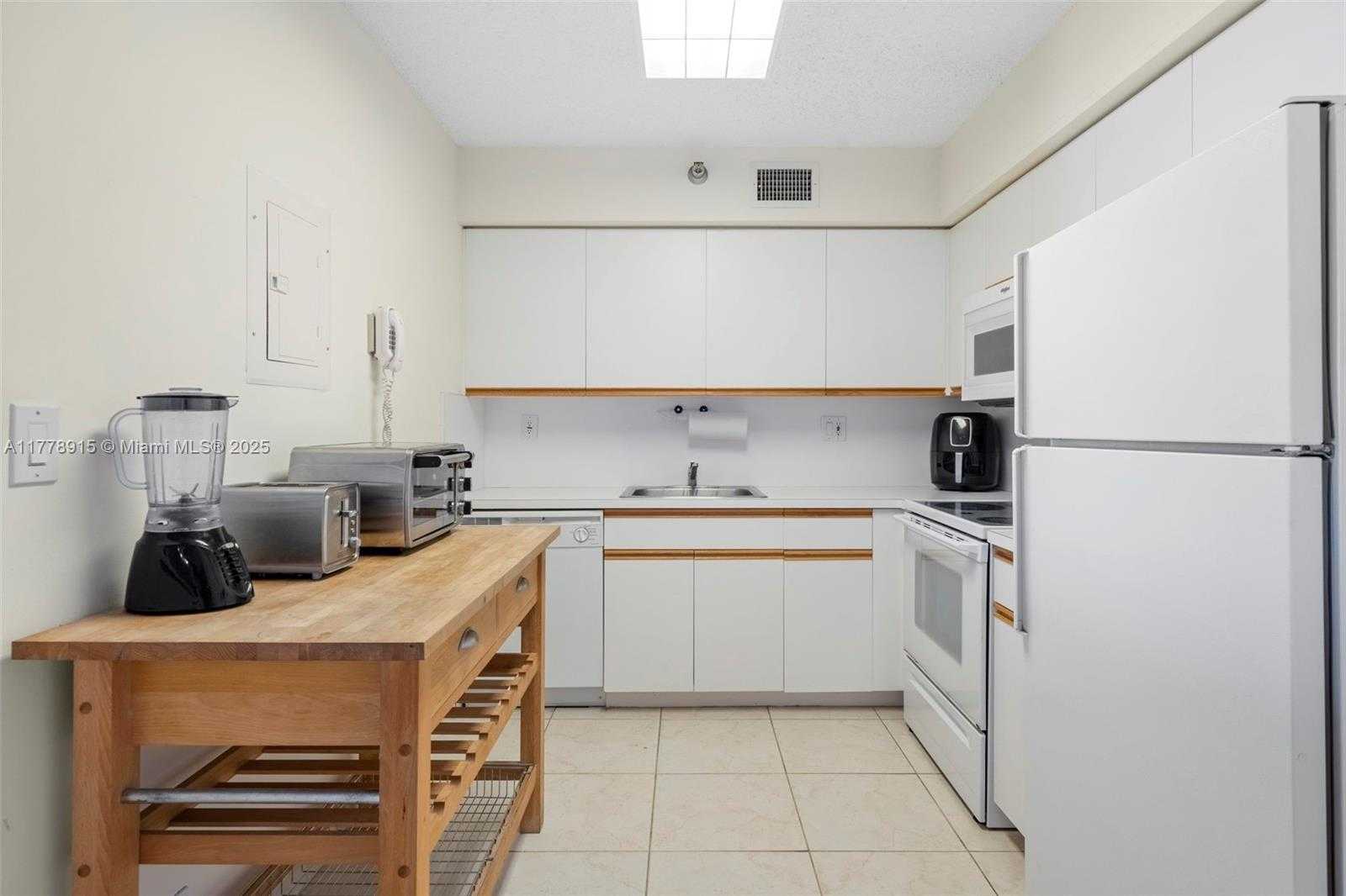 Small Image of 3400 NORTH EAST 192 STREET #1810, Aventura Number 4