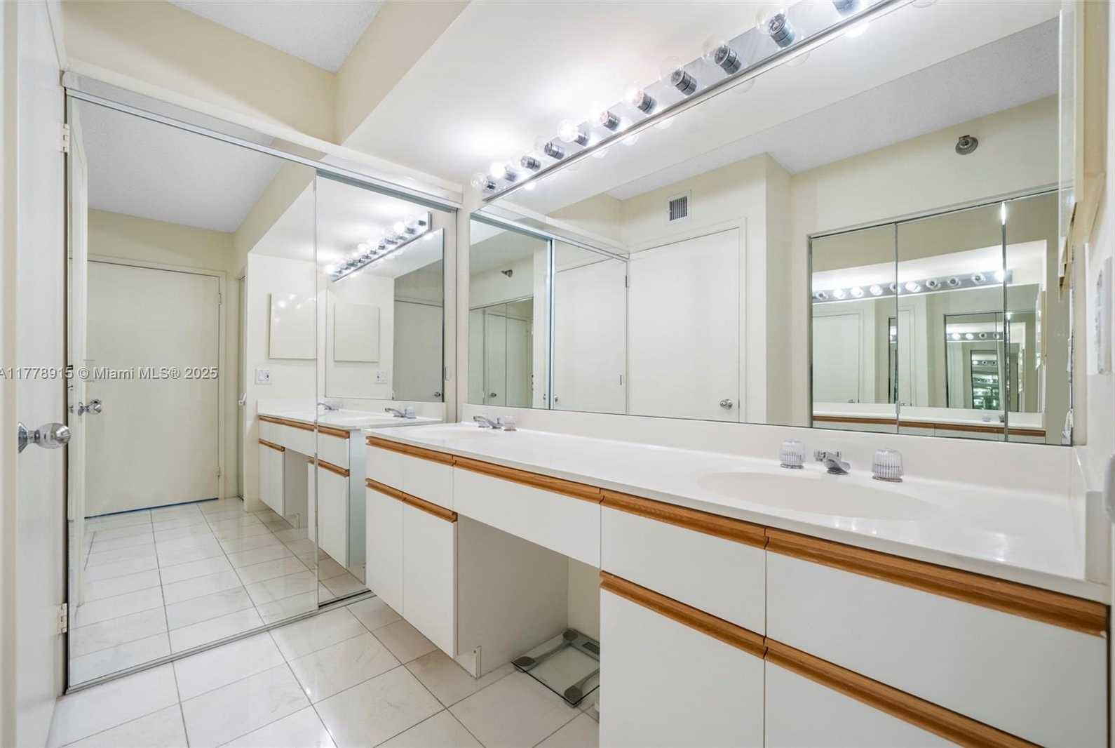 Small Image of 3400 NORTH EAST 192 STREET #1810, Aventura Number 7