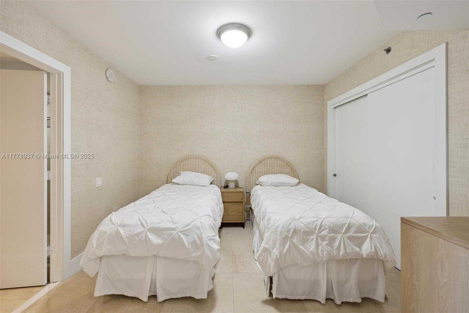 Small Image of 1830 SOUTH OCEAN DR #2904, Hallandale Beach Number 19