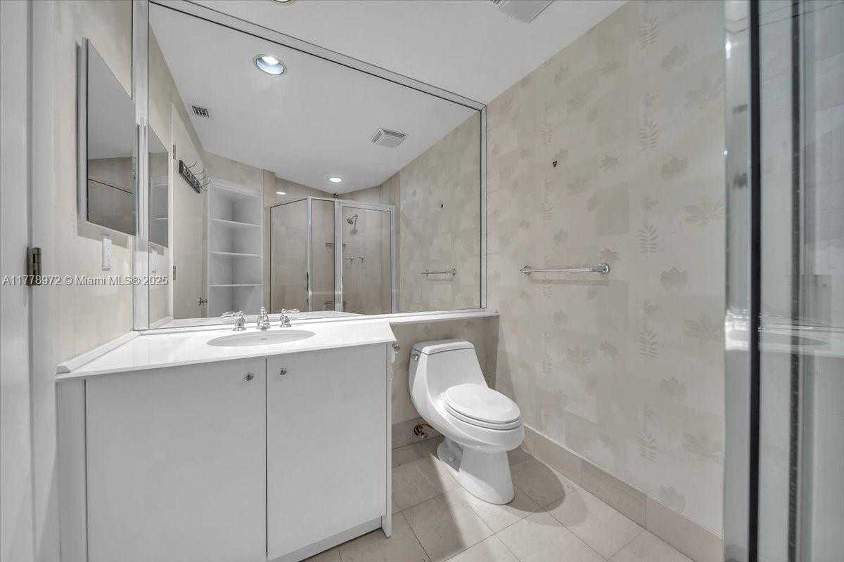 Small Image of 300 SOUTH POINTE DR #3402, Miami Beach Number 26