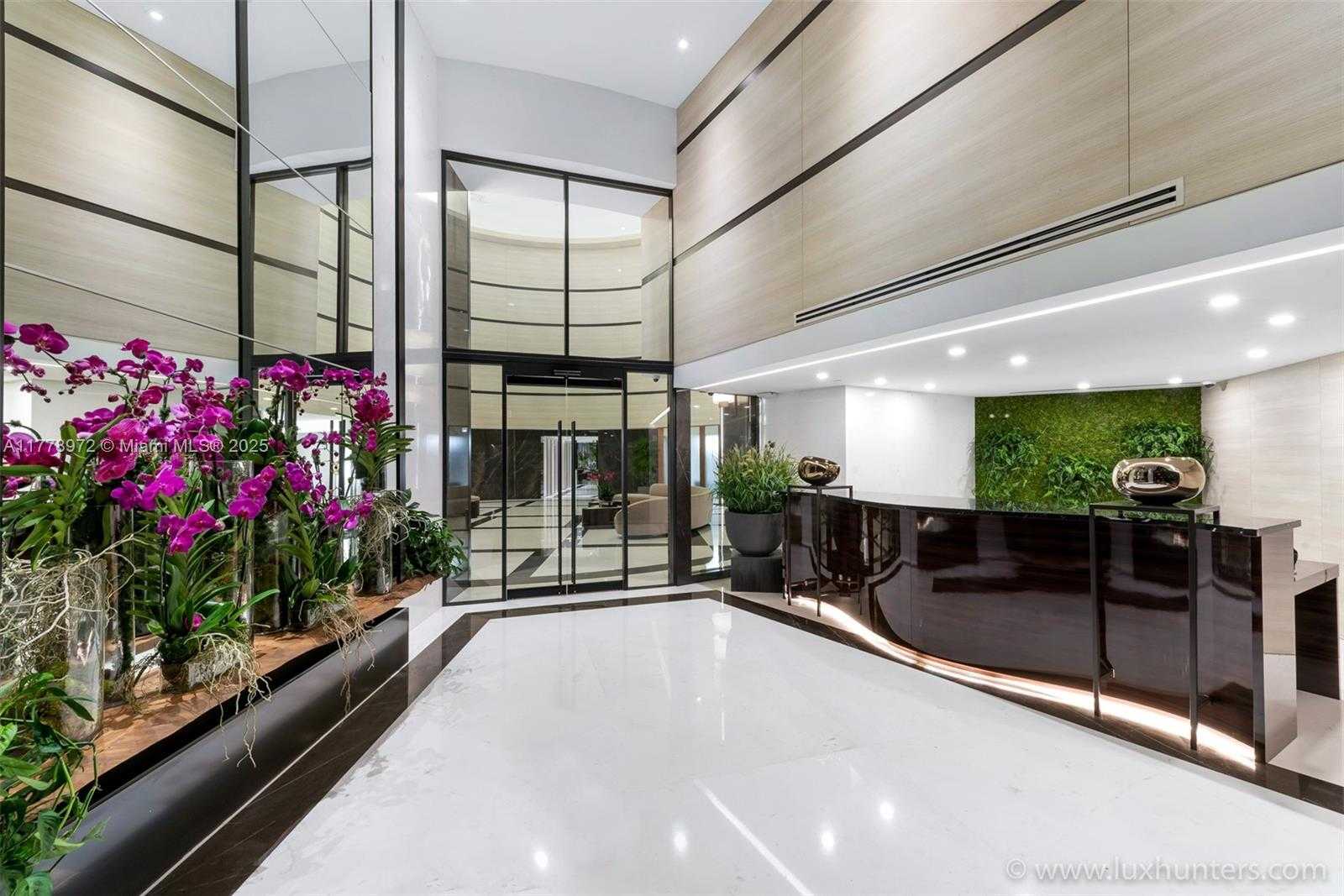 Small Image of 300 SOUTH POINTE DR #3402, Miami Beach Number 30