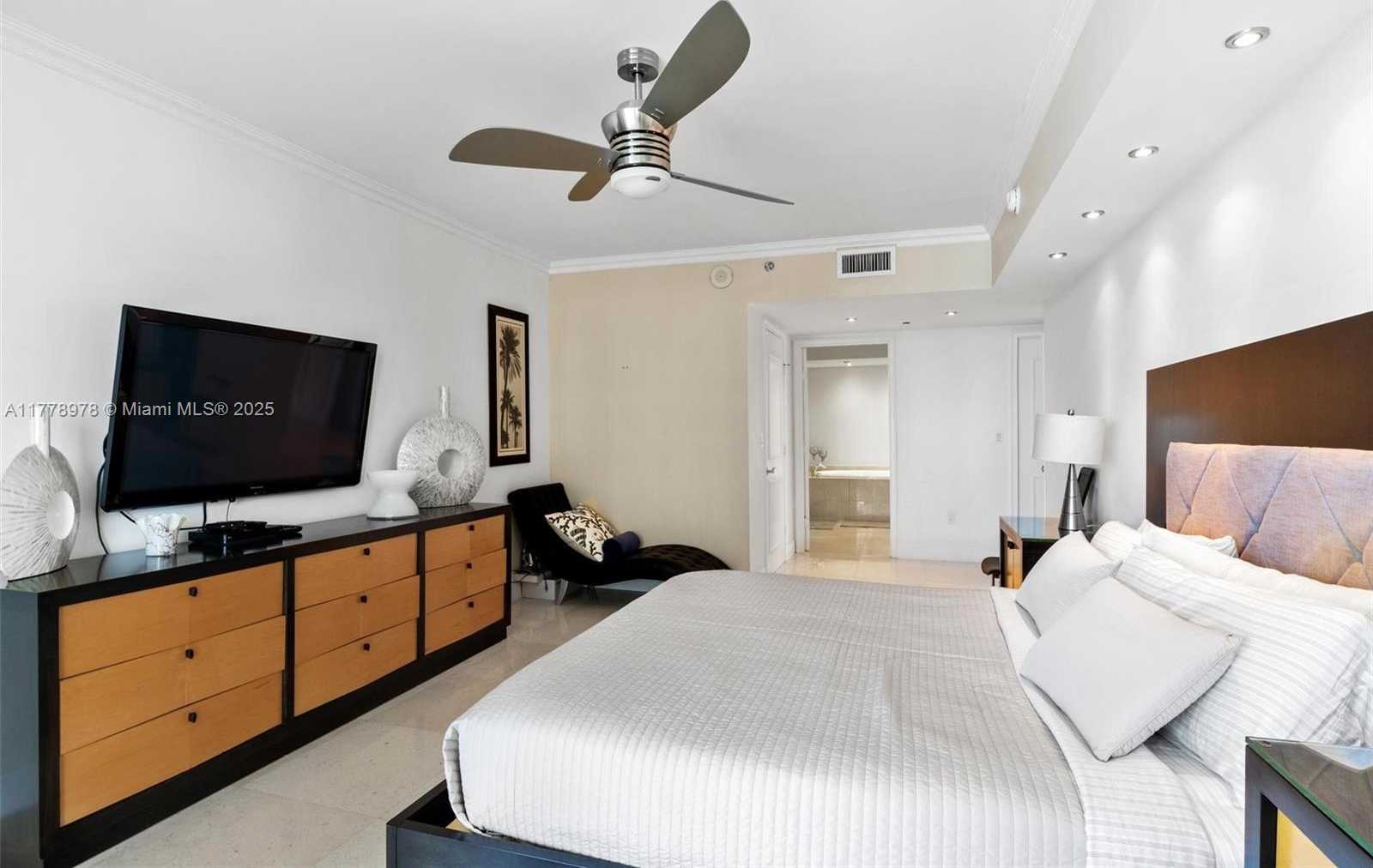 Small Image of 1830 #2008, Hallandale Beach Number 11