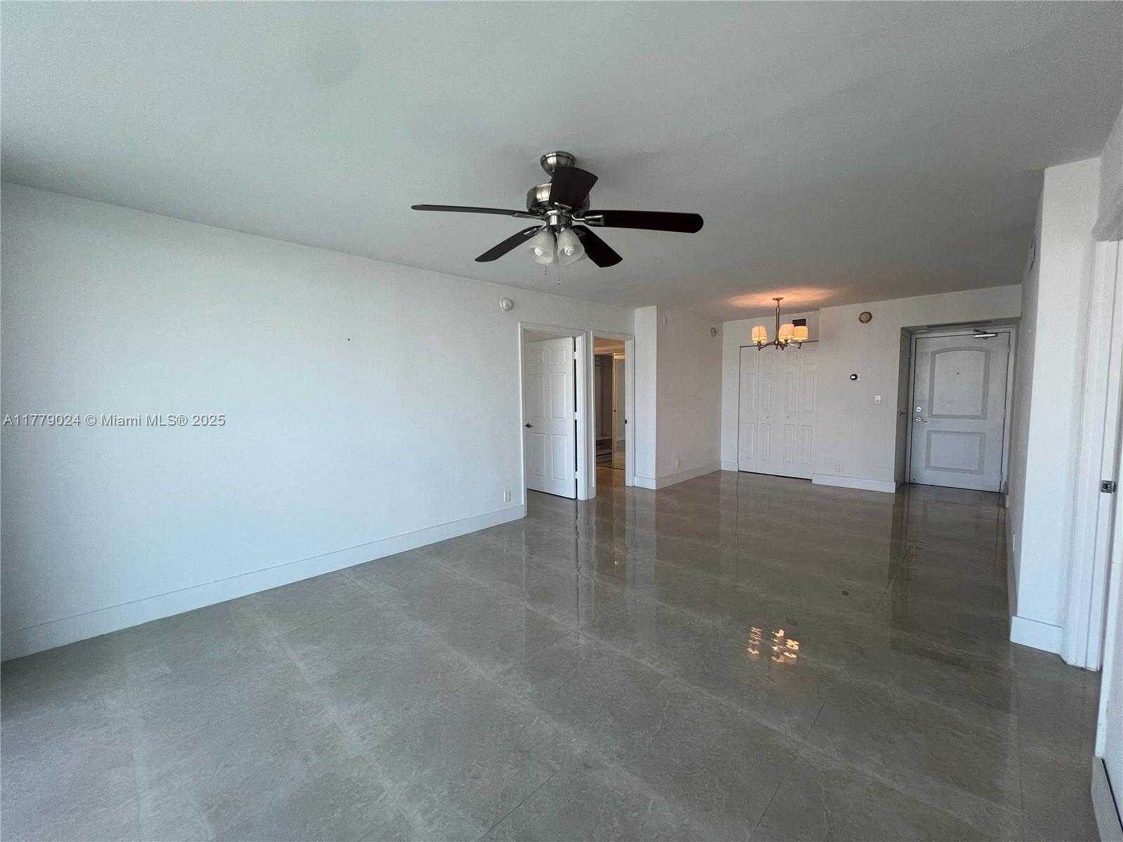 Small Image of 100 BAYVIEW DR #1829, Sunny Isles Beach Number 10