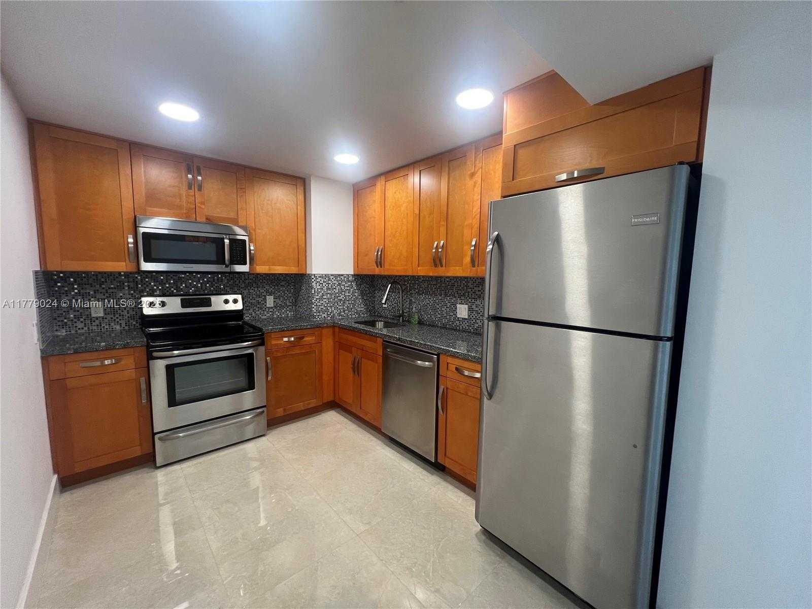 Small Image of 100 BAYVIEW DR #1829, Sunny Isles Beach Number 13