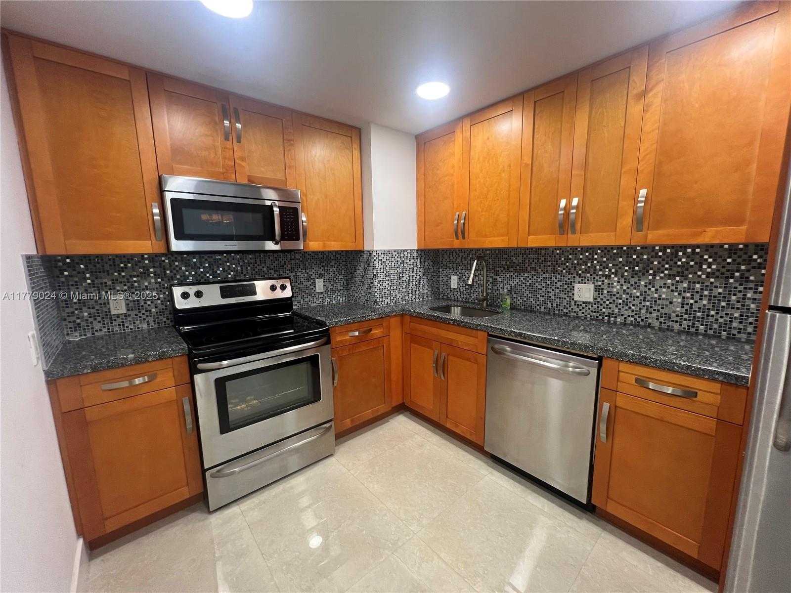 Small Image of 100 BAYVIEW DR #1829, Sunny Isles Beach Number 14