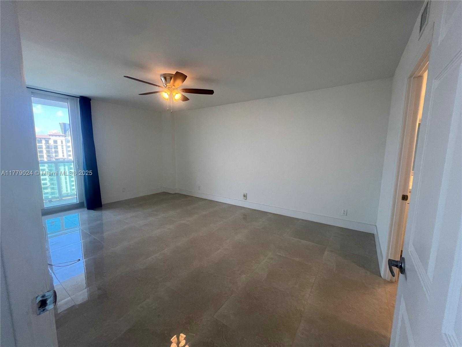 Small Image of 100 BAYVIEW DR #1829, Sunny Isles Beach Number 15