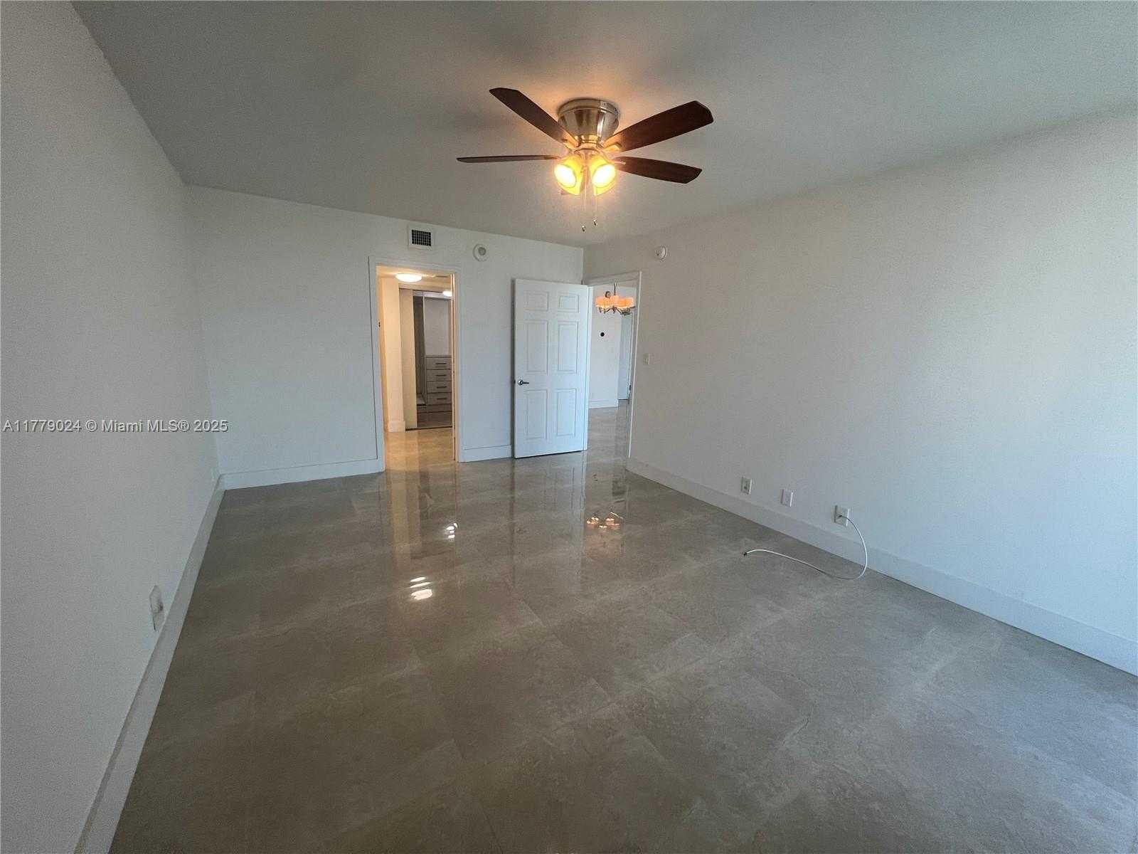 Small Image of 100 BAYVIEW DR #1829, Sunny Isles Beach Number 16