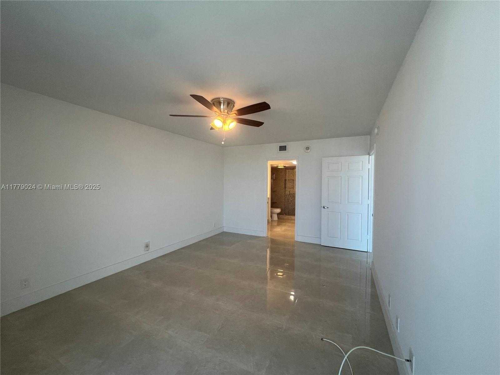 Small Image of 100 BAYVIEW DR #1829, Sunny Isles Beach Number 17