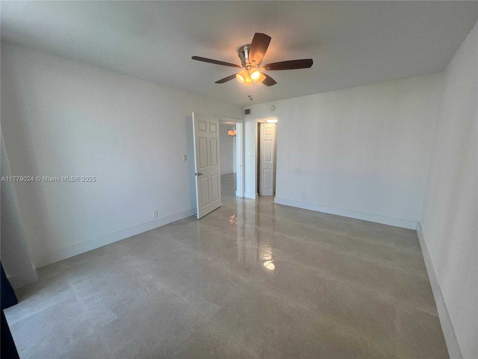 Small Image of 100 BAYVIEW DR #1829, Sunny Isles Beach Number 19