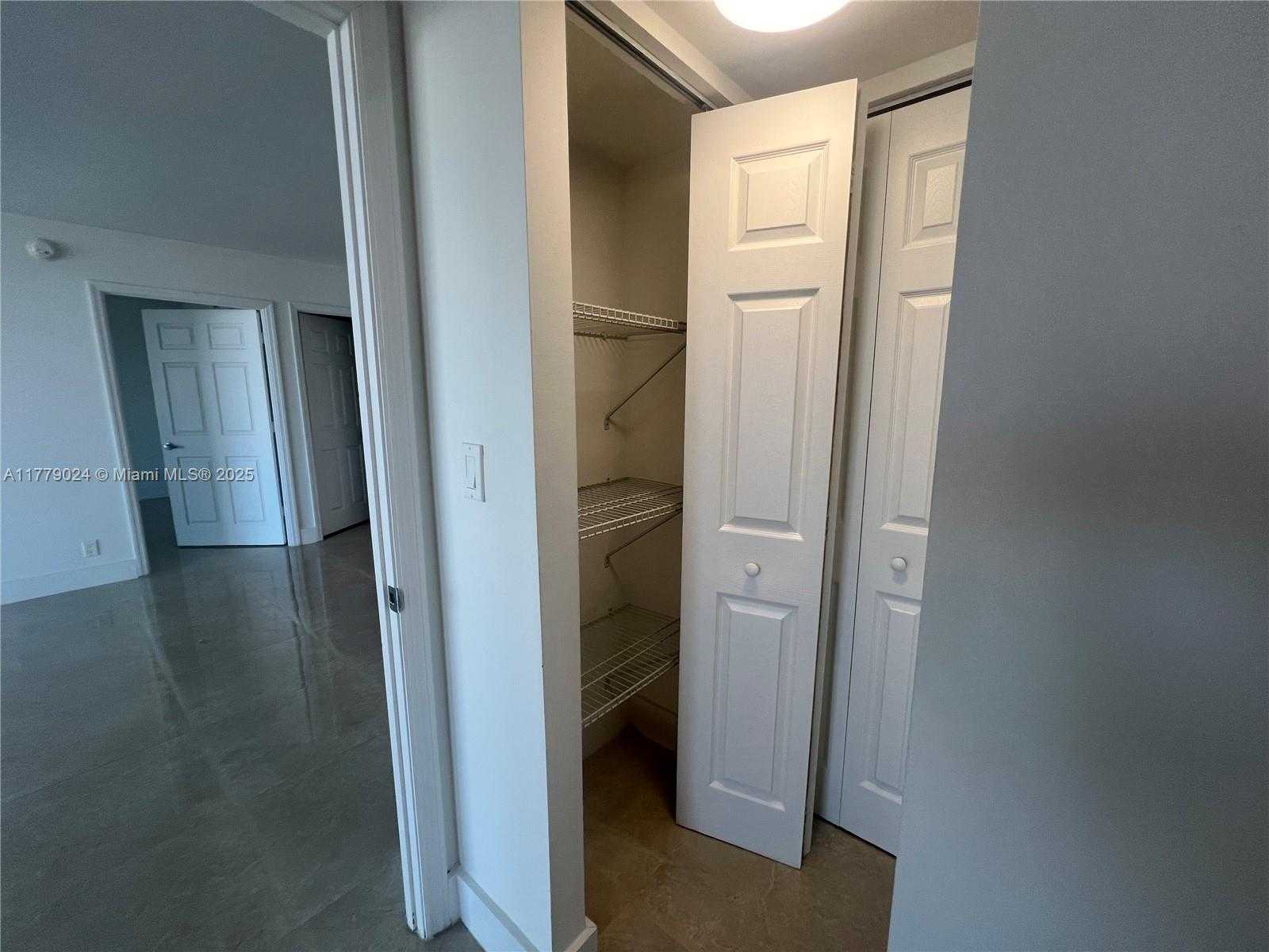 Small Image of 100 BAYVIEW DR #1829, Sunny Isles Beach Number 22