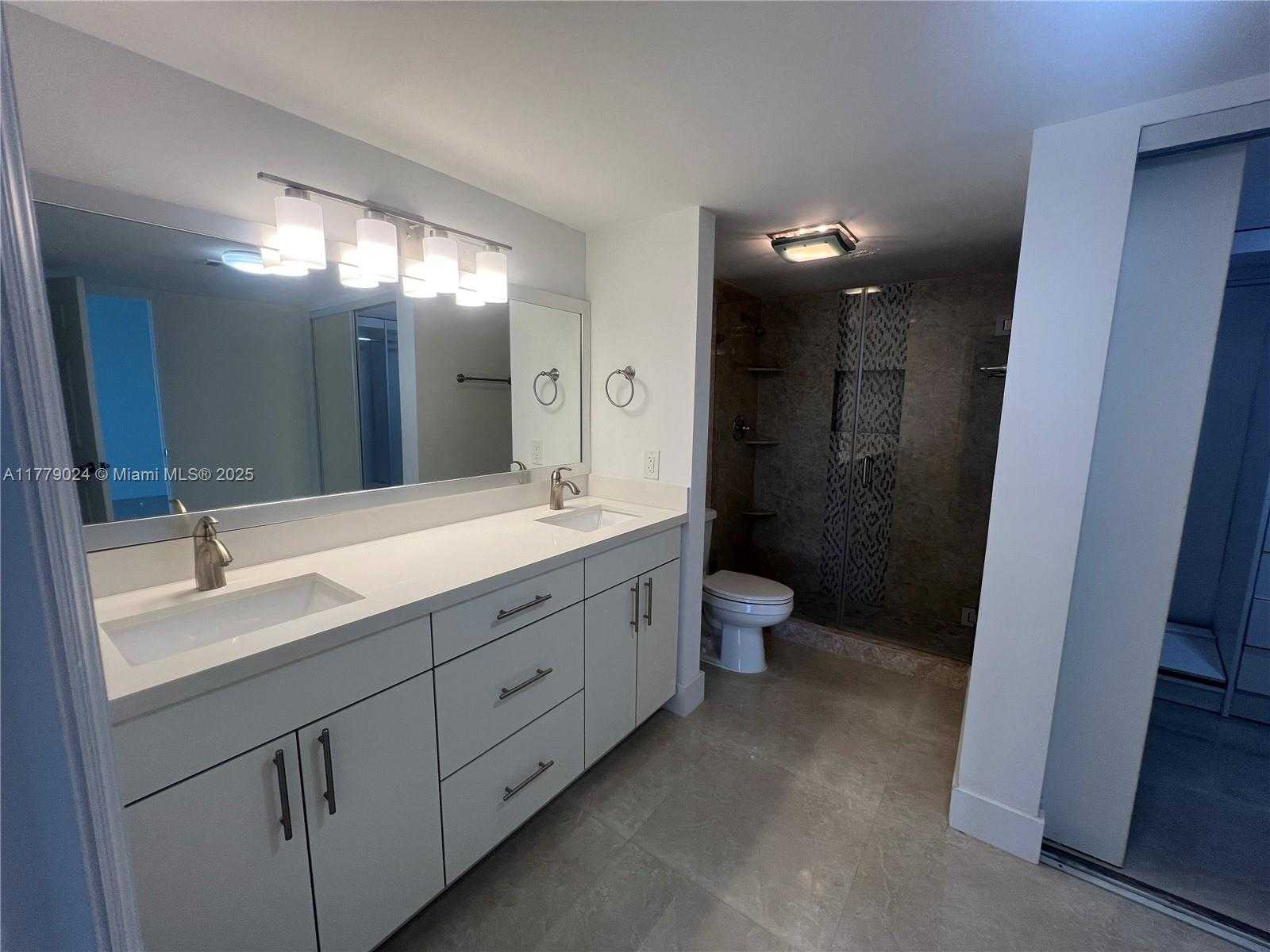 Small Image of 100 BAYVIEW DR #1829, Sunny Isles Beach Number 23