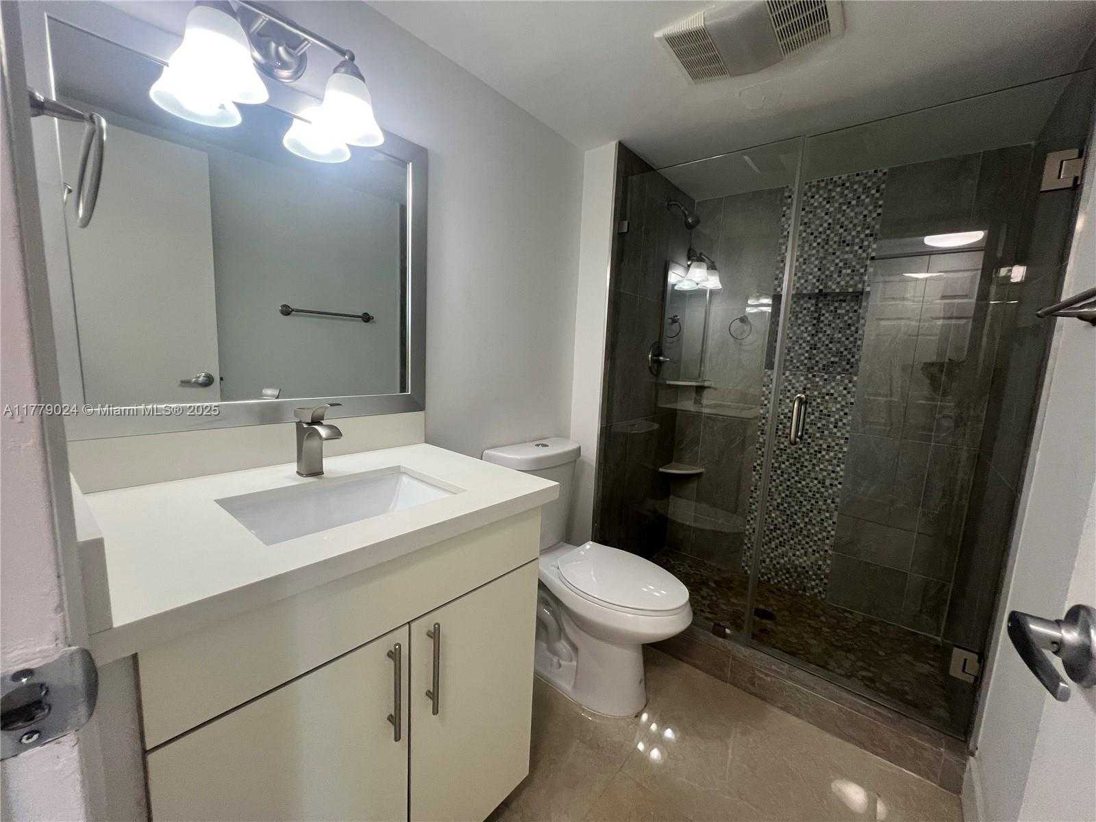 Small Image of 100 BAYVIEW DR #1829, Sunny Isles Beach Number 25