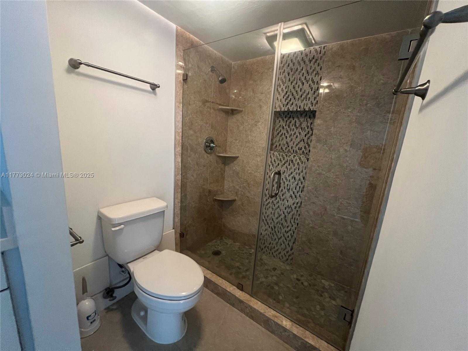 Small Image of 100 BAYVIEW DR #1829, Sunny Isles Beach Number 26