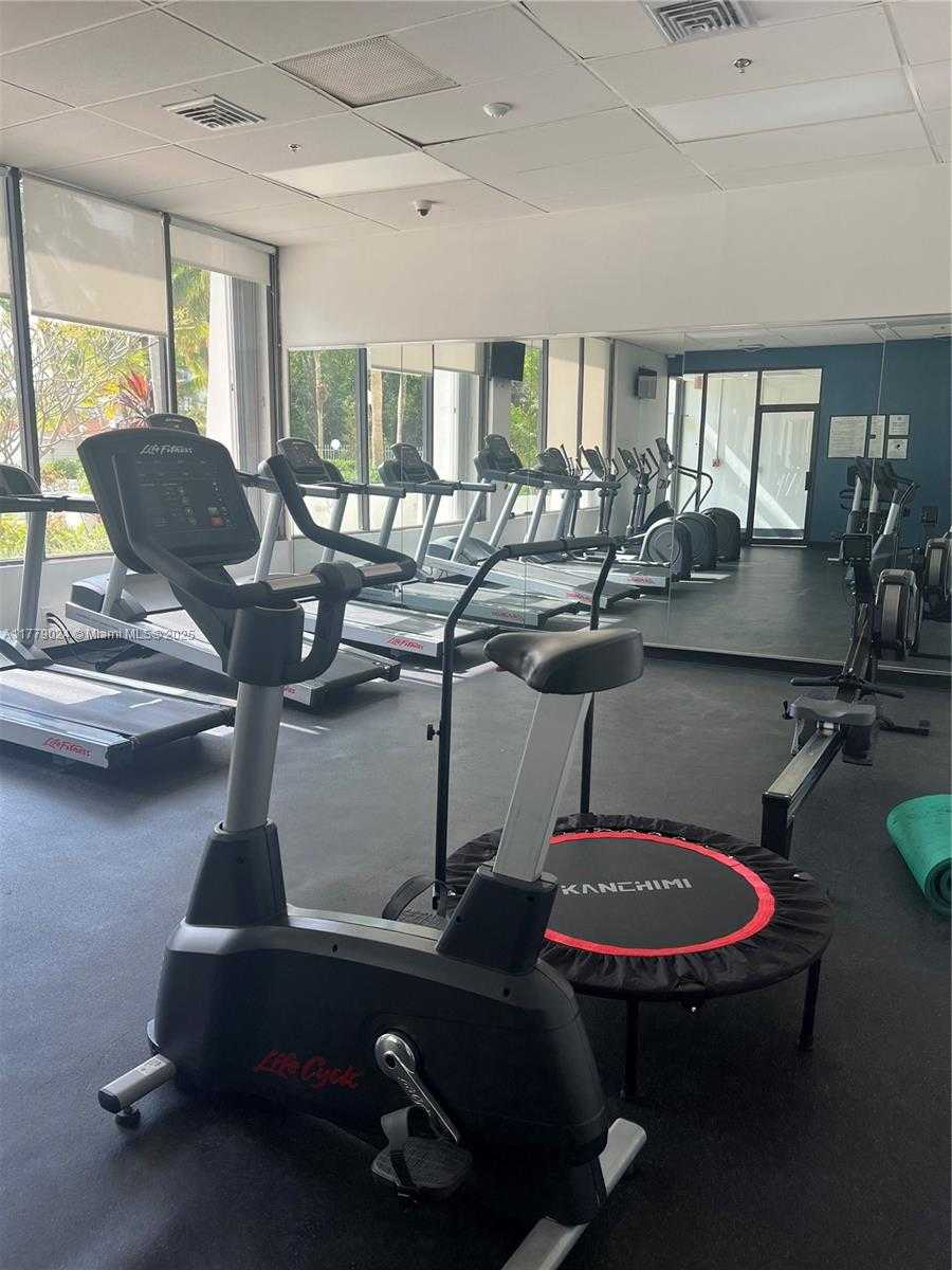 Small Image of 100 BAYVIEW DR #1829, Sunny Isles Beach Number 6