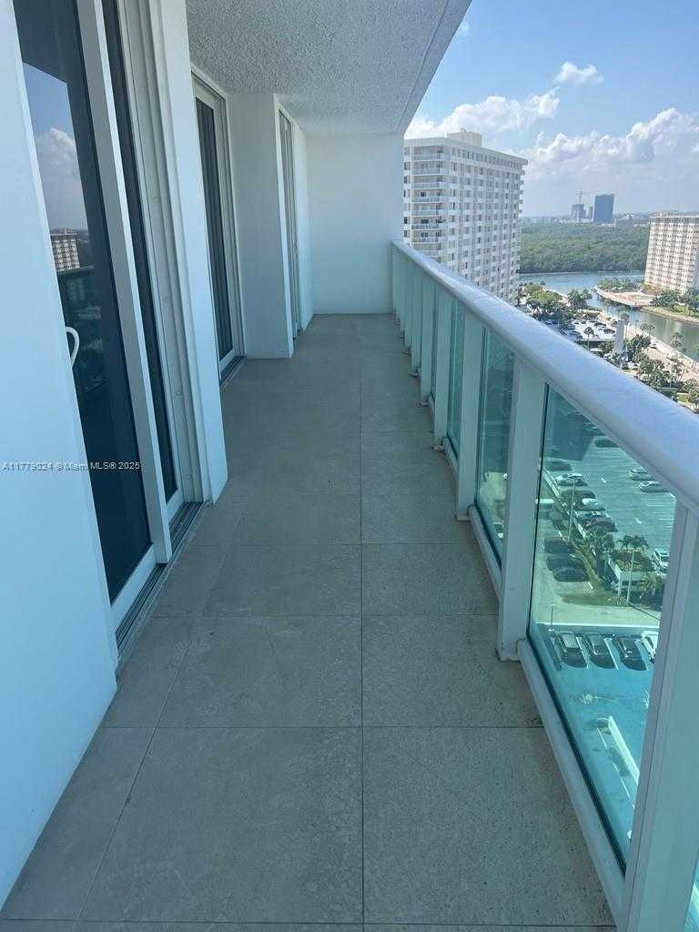 Small Image of 100 BAYVIEW DR #1829, Sunny Isles Beach Number 9