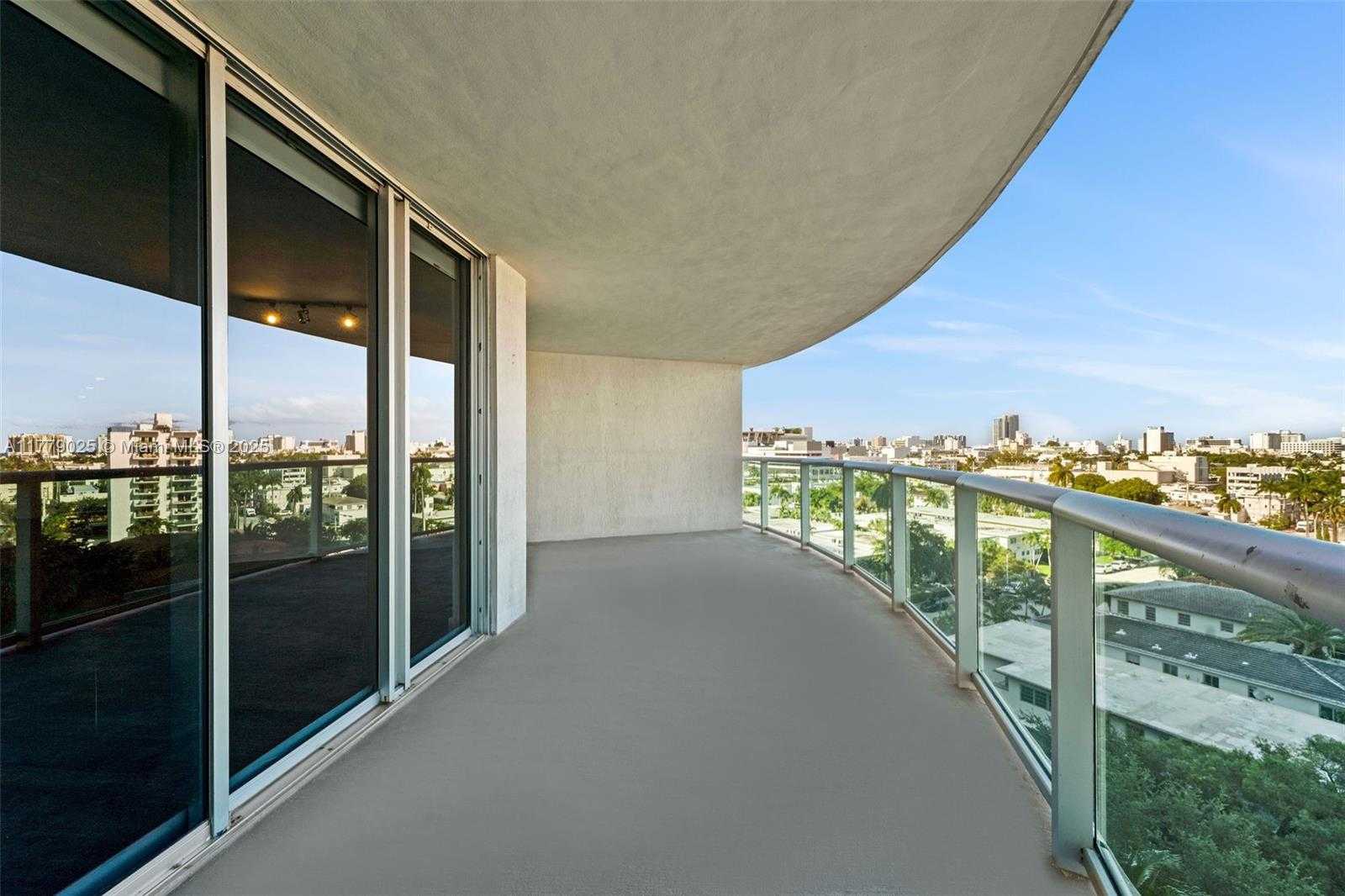 Small Image of 1500 BAY RD #C-1006, Miami Beach Number 10