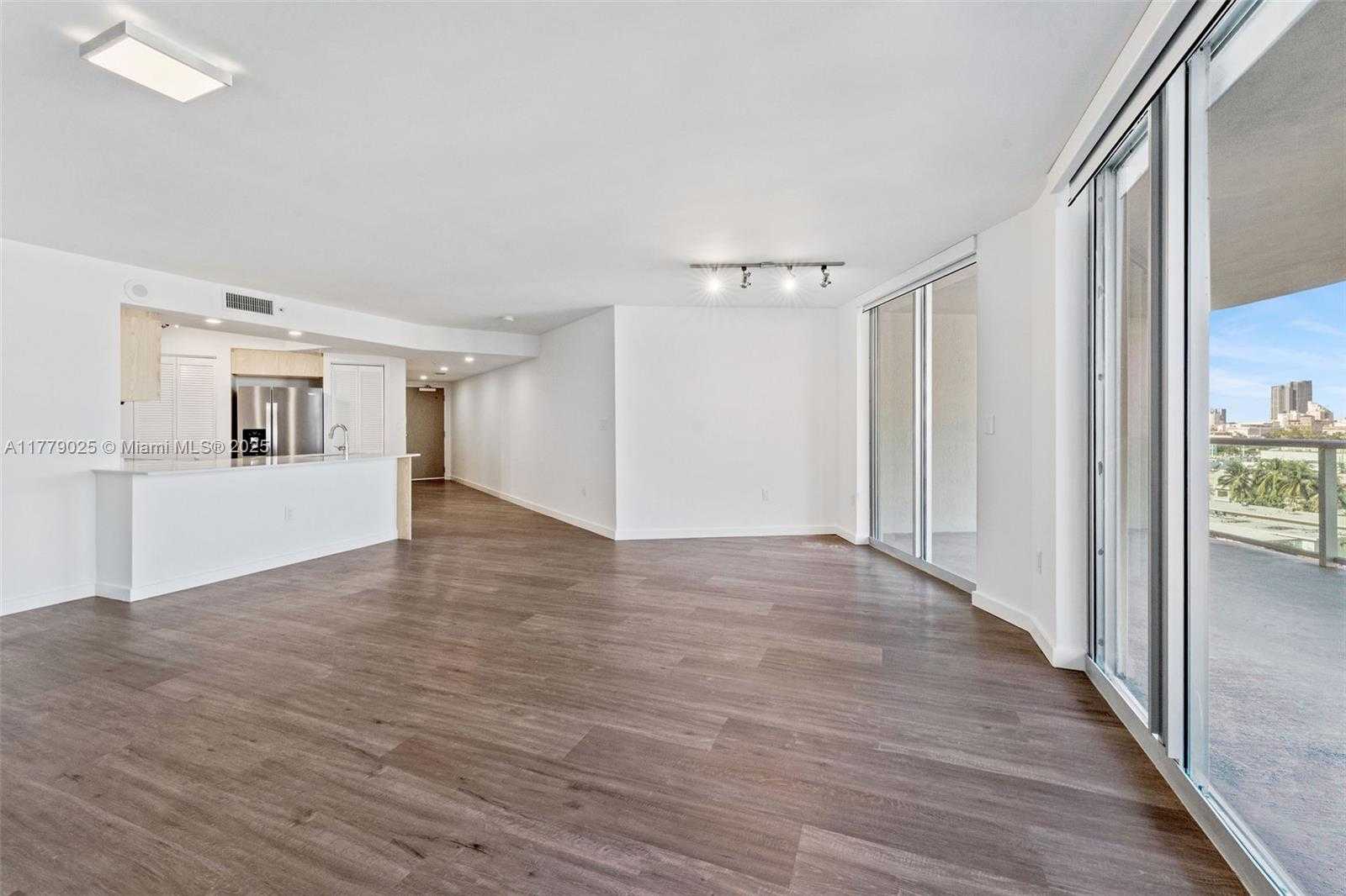 Small Image of 1500 BAY RD #C-1006, Miami Beach Number 16