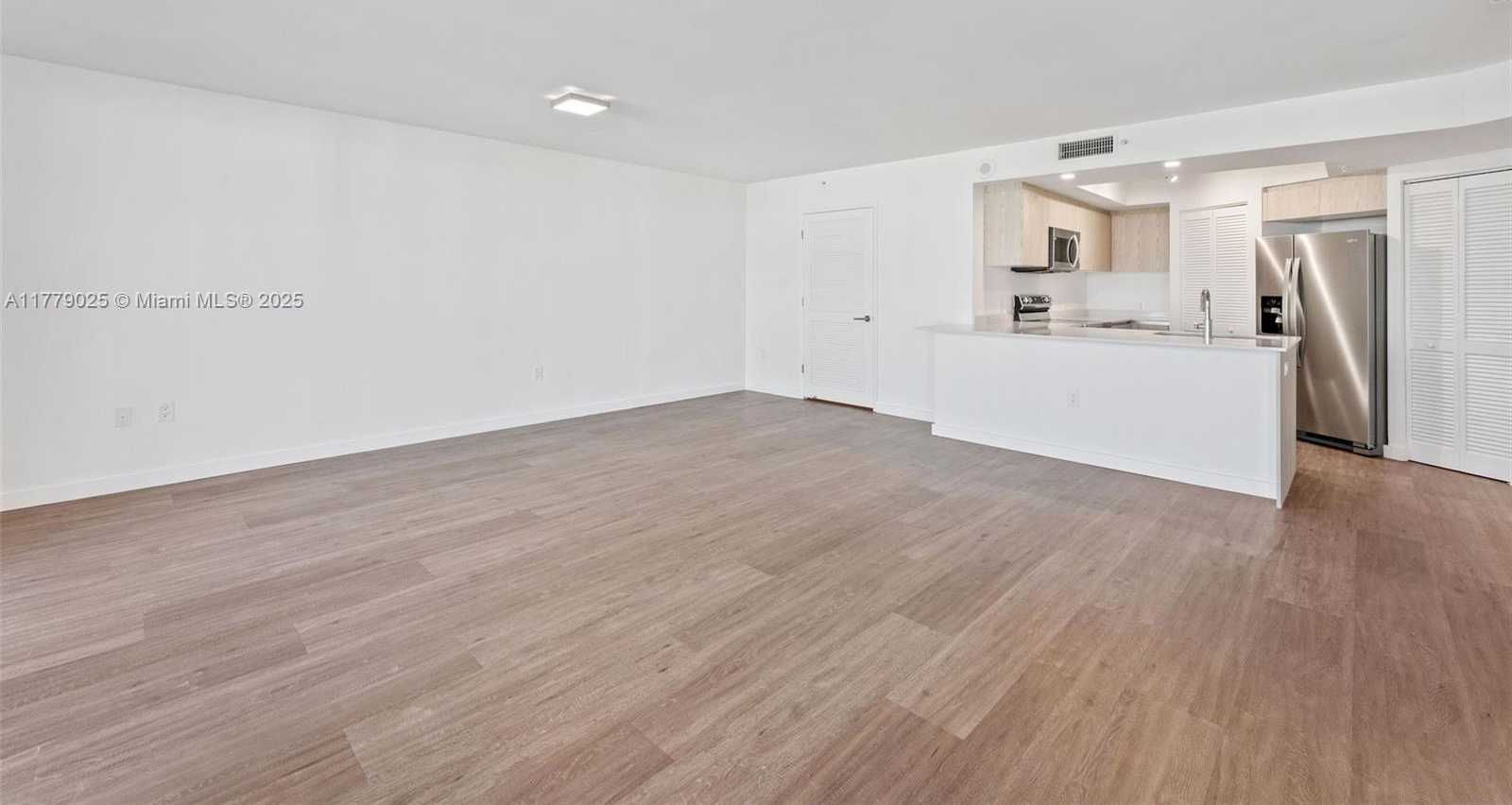 Small Image of 1500 BAY RD #C-1006, Miami Beach Number 17