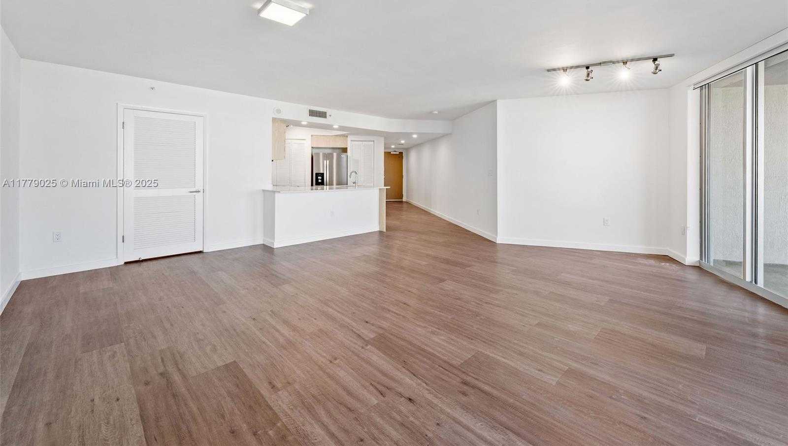Small Image of 1500 BAY RD #C-1006, Miami Beach Number 18