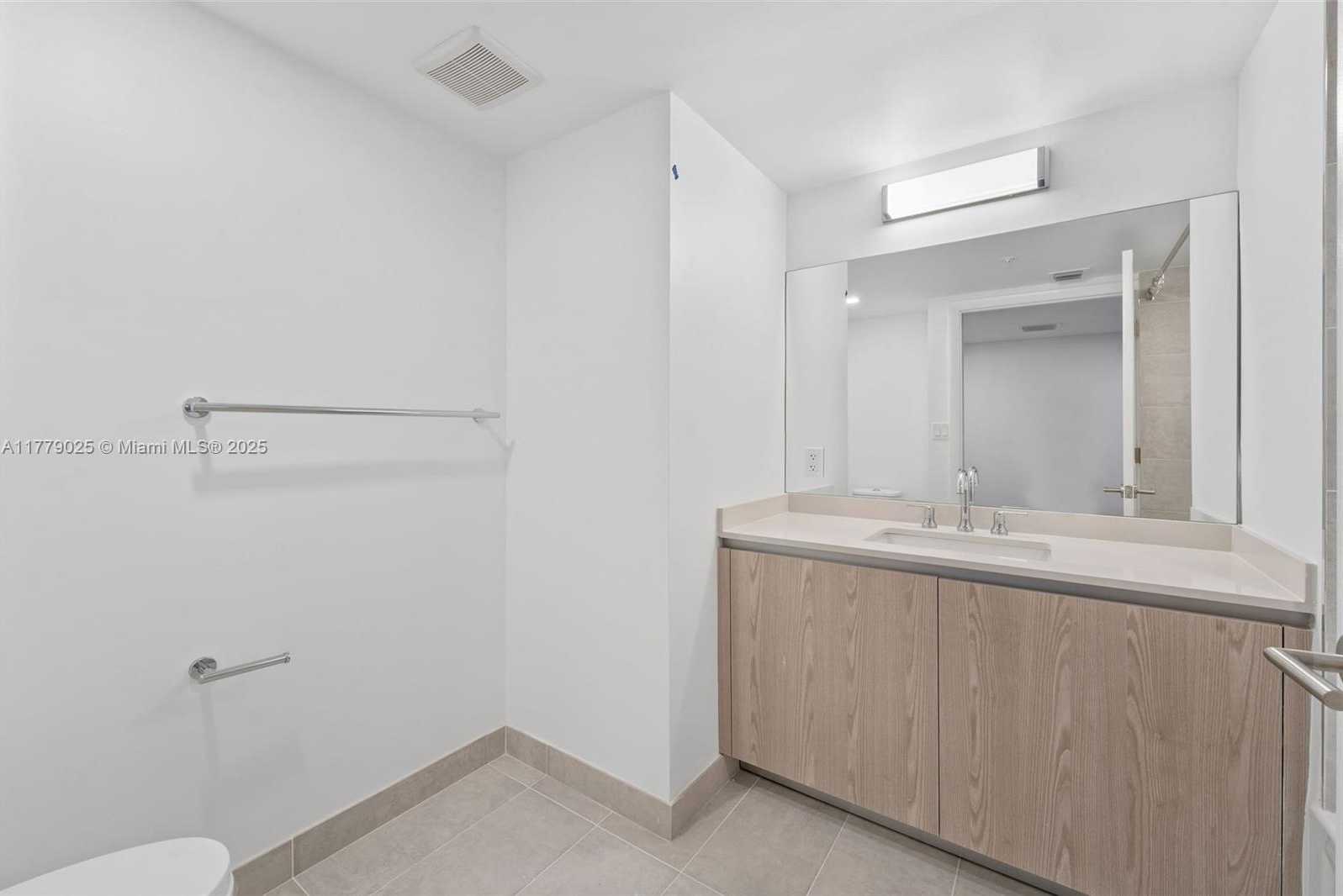 Small Image of 1500 BAY RD #C-1006, Miami Beach Number 21