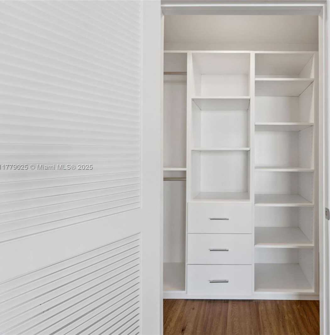 Small Image of 1500 BAY RD #C-1006, Miami Beach Number 22