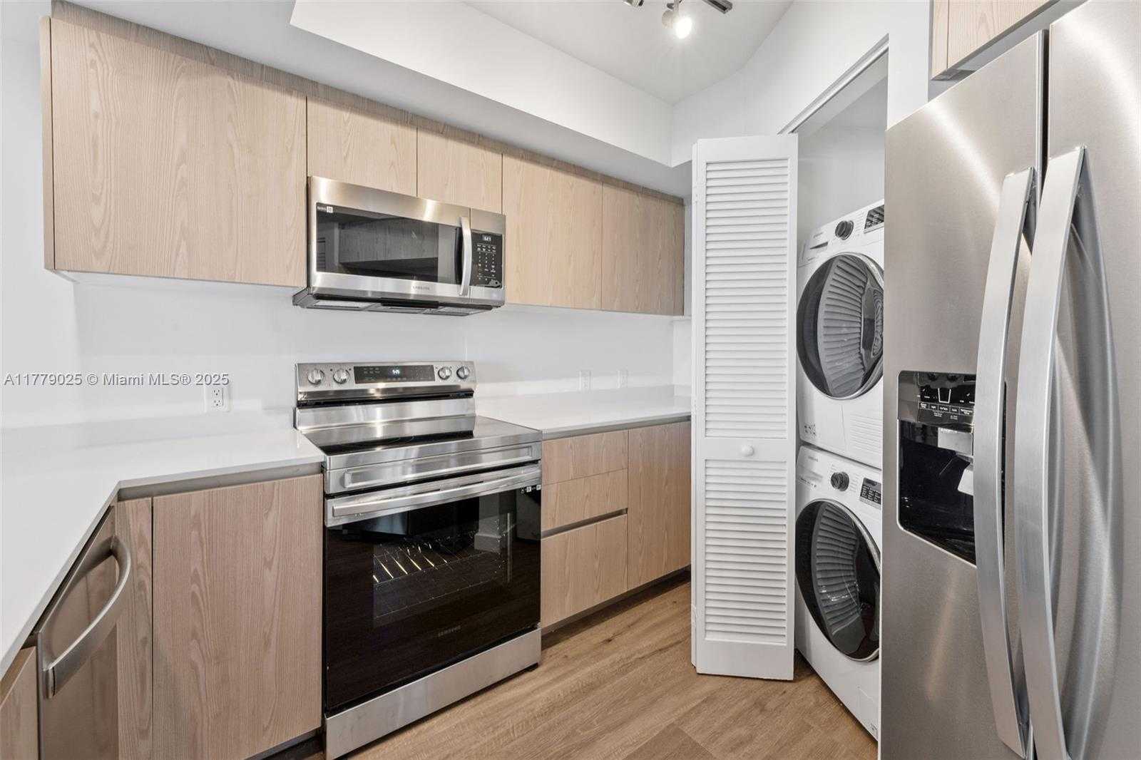 Small Image of 1500 BAY RD #C-1006, Miami Beach Number 7