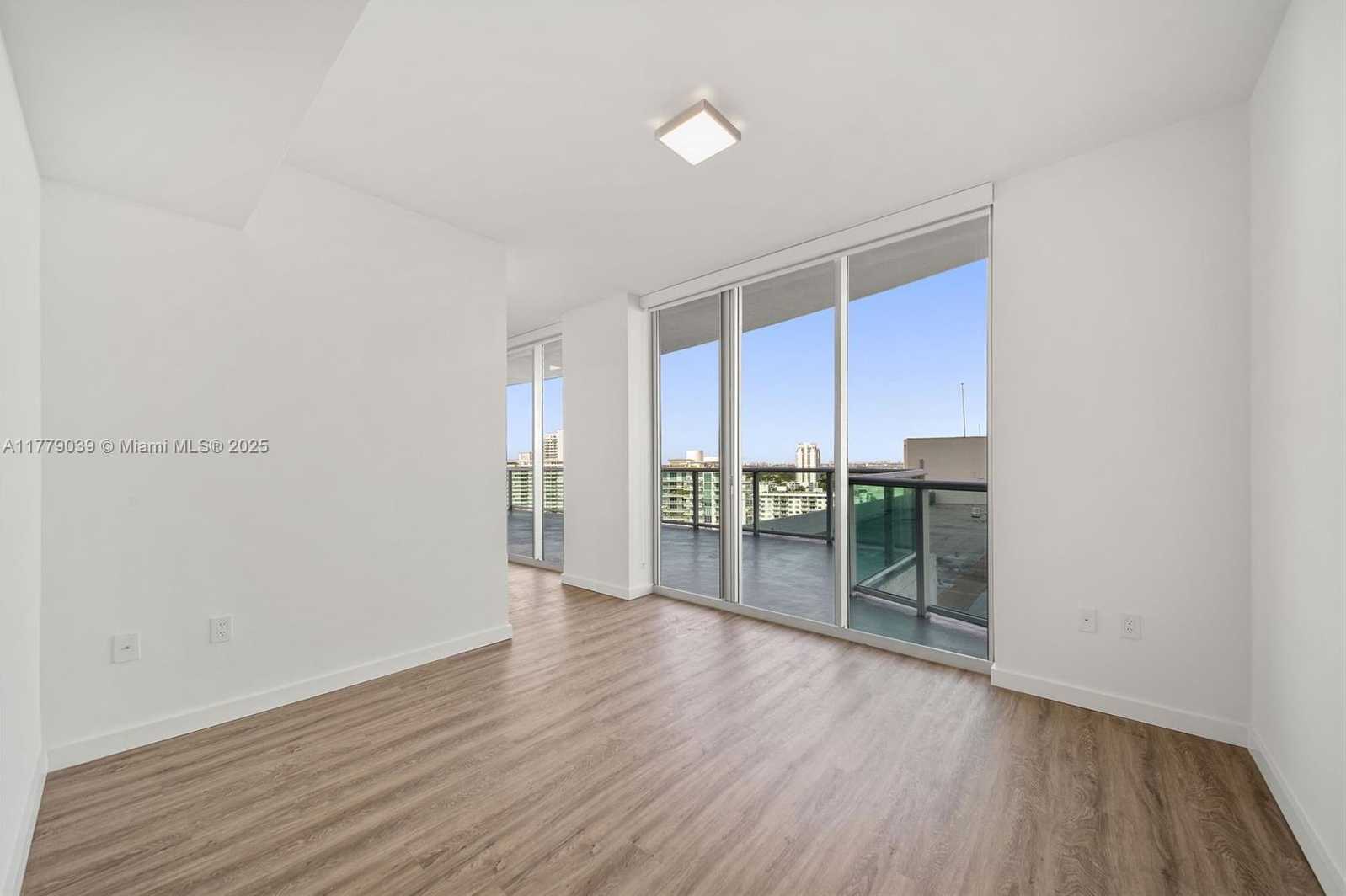 Small Image of 1500 BAY RD #C-2312, Miami Beach Number 14